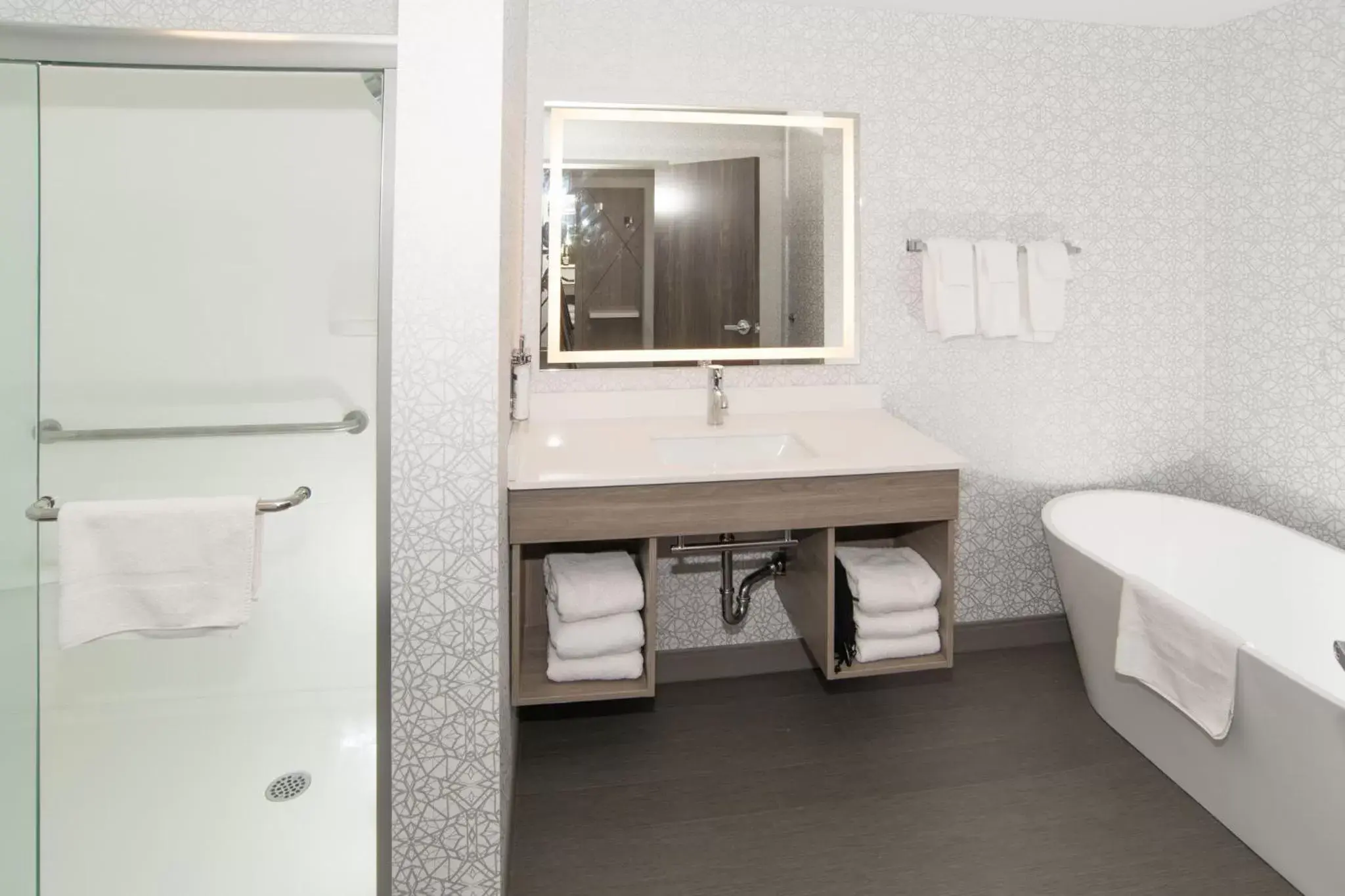 Photo of the whole room, Bathroom in Holiday Inn Express & Suites - Moose Jaw, an IHG Hotel