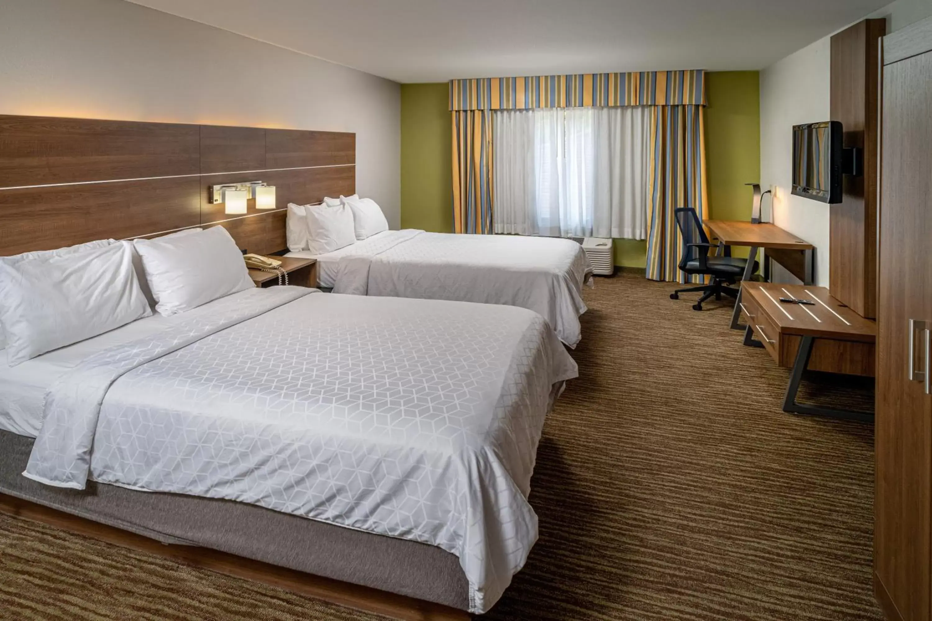 Photo of the whole room, Bed in Holiday Inn Express and Suites Pikeville, an IHG Hotel