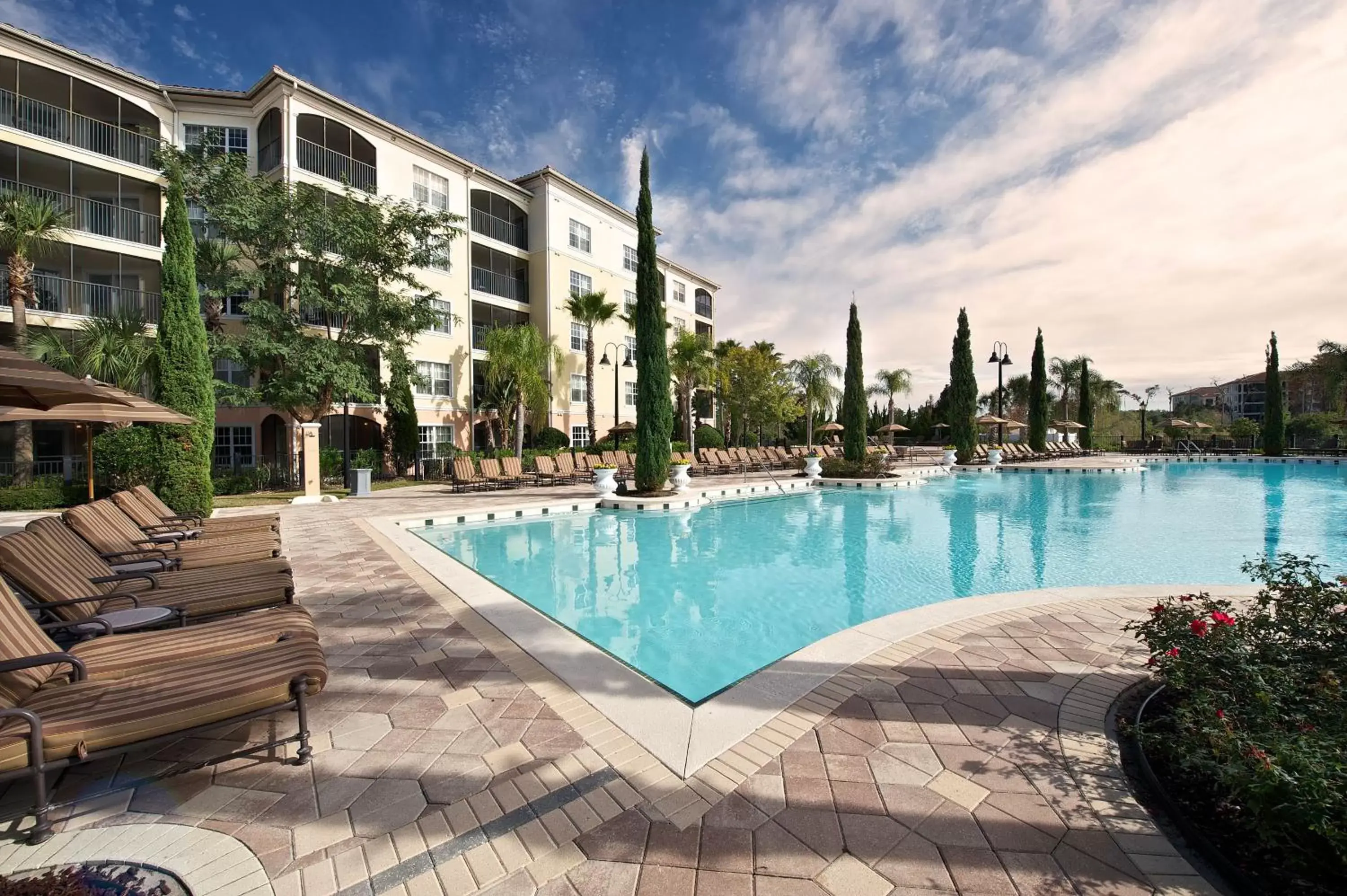 Facade/entrance, Swimming Pool in WorldQuest Orlando Resort