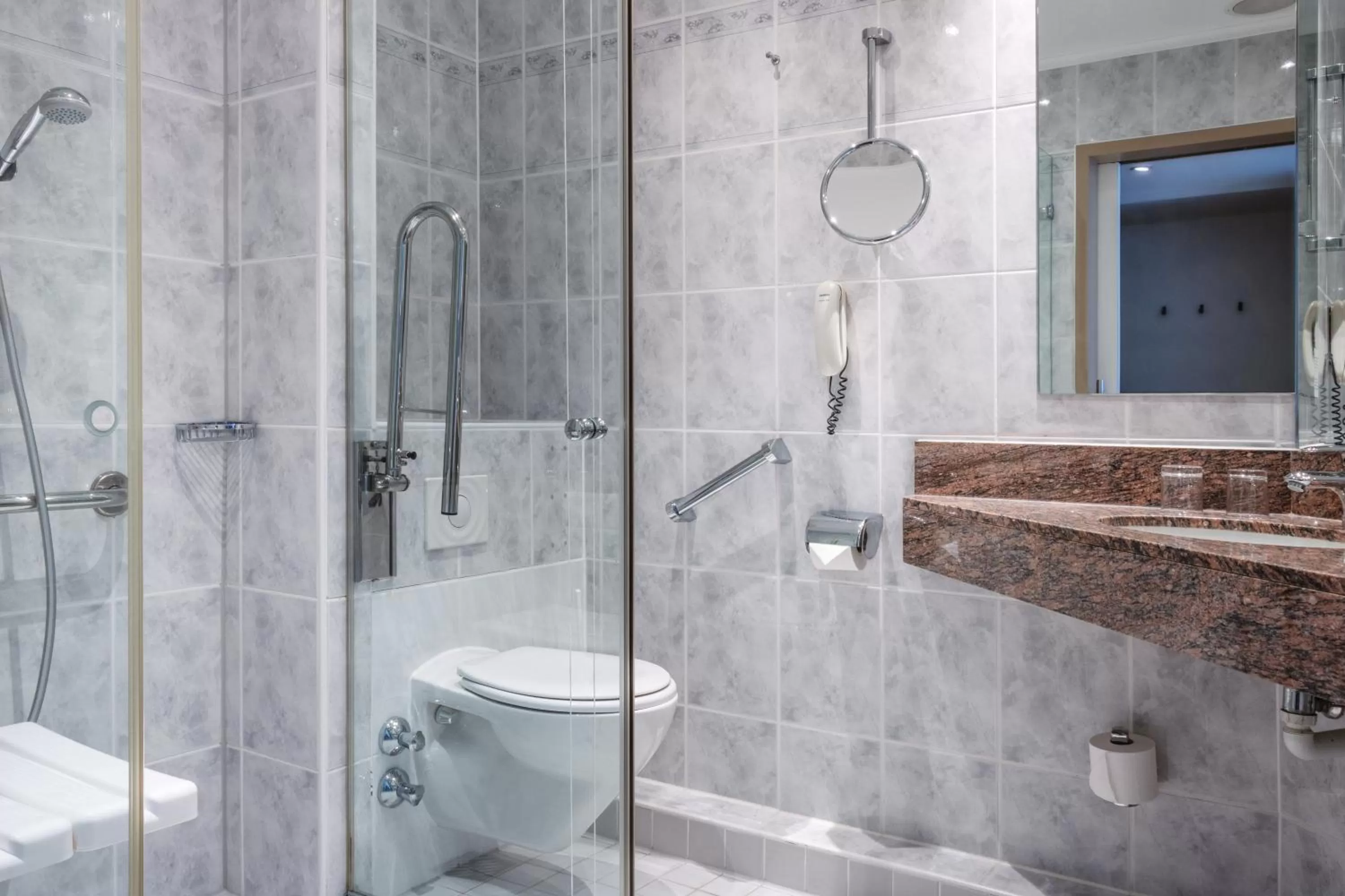 Photo of the whole room in Crowne Plaza Frankfurt Congress Hotel by IHG