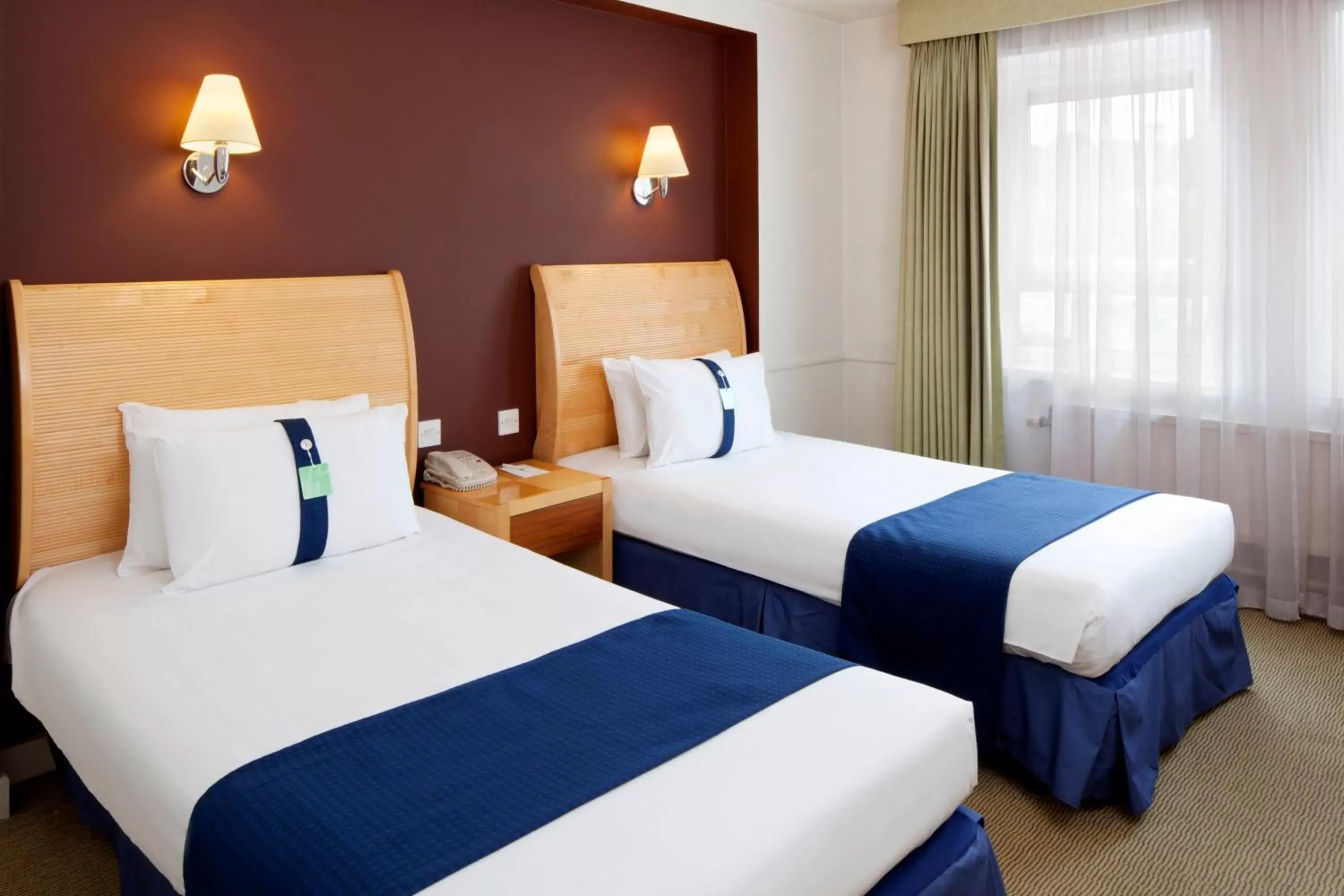 Photo of the whole room, Bed in Holiday Inn Maidstone-Sevenoaks, an IHG Hotel