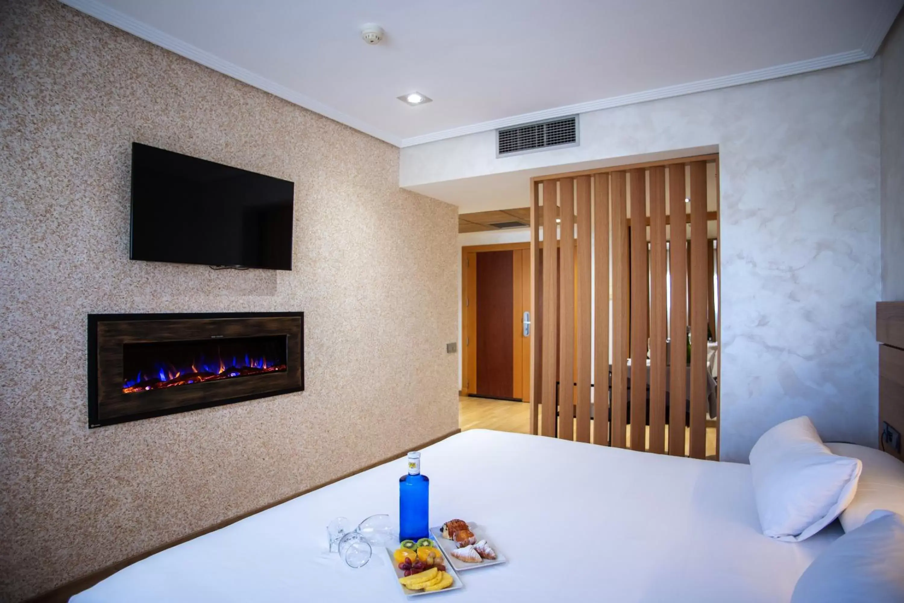 Breakfast, TV/Entertainment Center in Sercotel Gran Fama