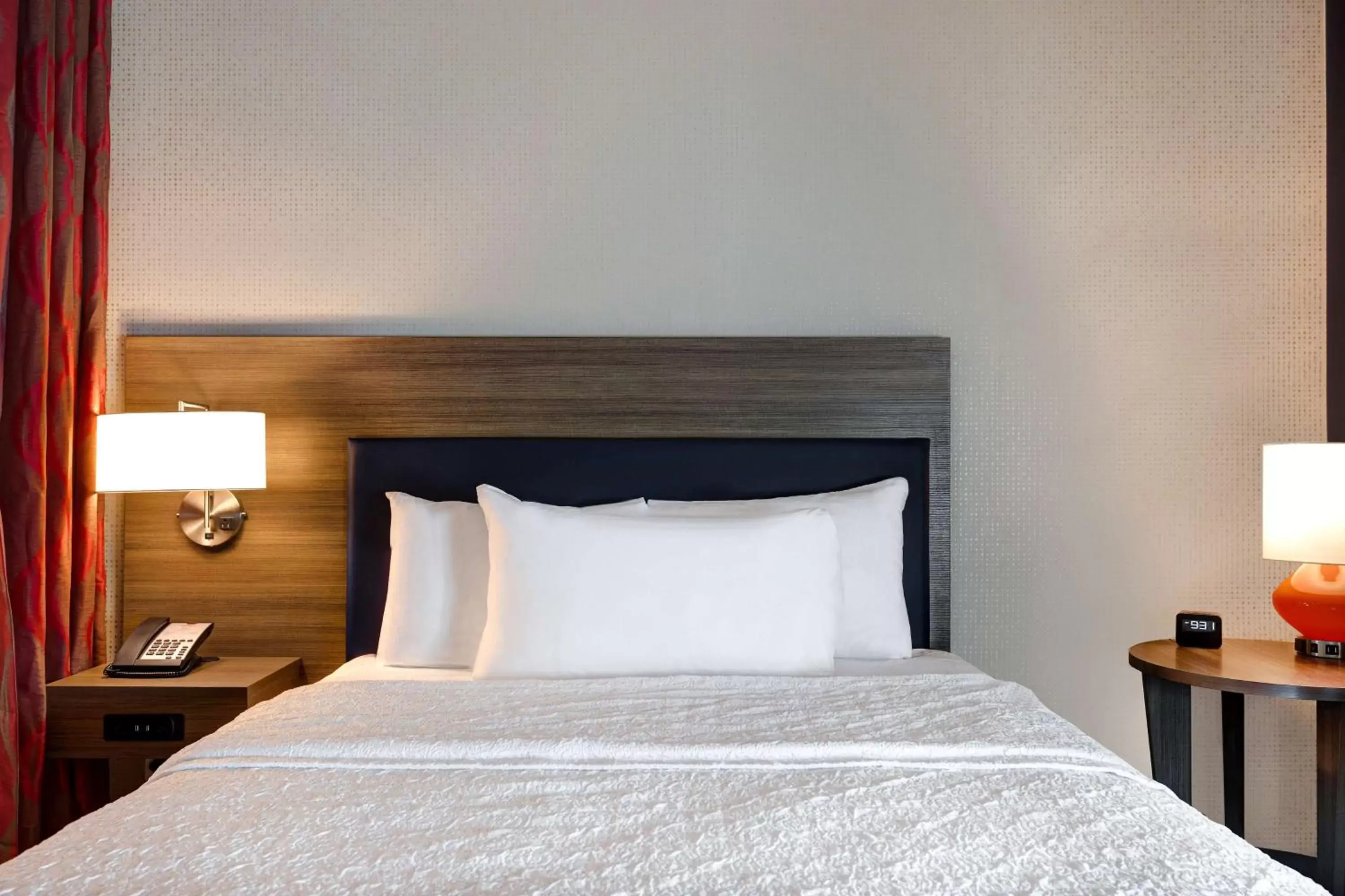 Bed in Home2 Suites By Hilton Nashville Downtown-Metrocenter