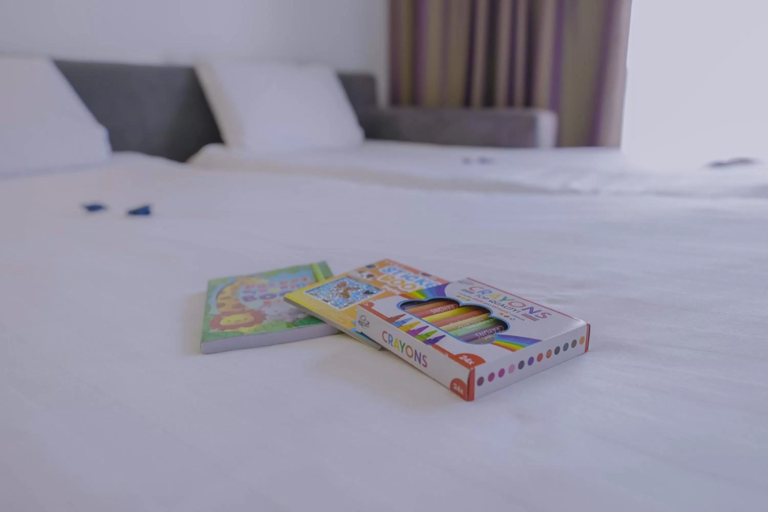 children, Bed in Best Western Les Aureliades Saint Nazaire