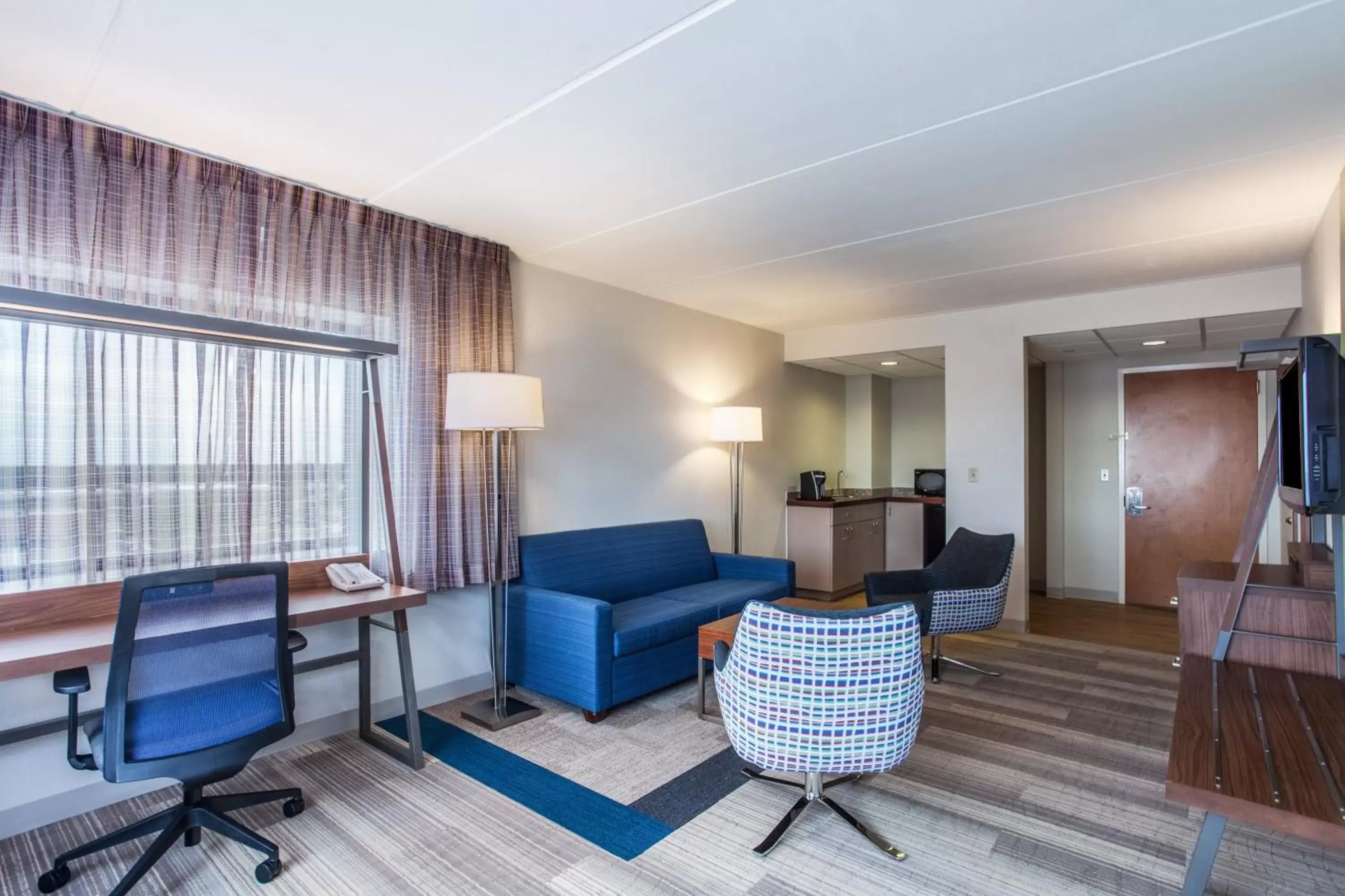 Bedroom, Seating Area in Holiday Inn Express Hauppauge-Long Island, an IHG Hotel