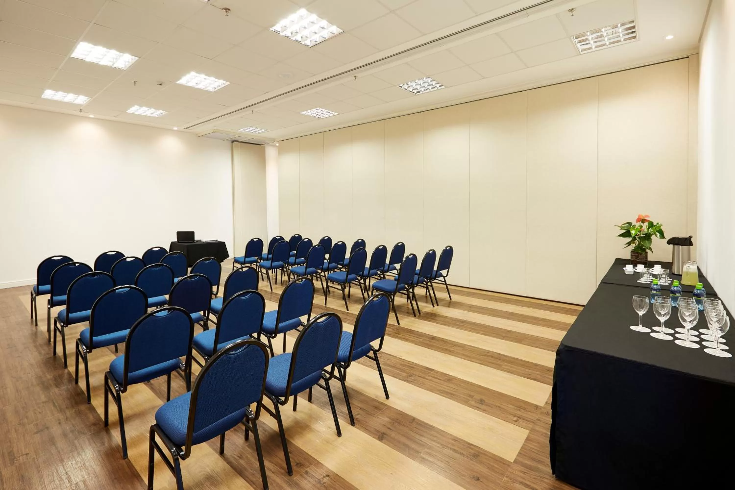 Business facilities in Tulip Inn Itaguai