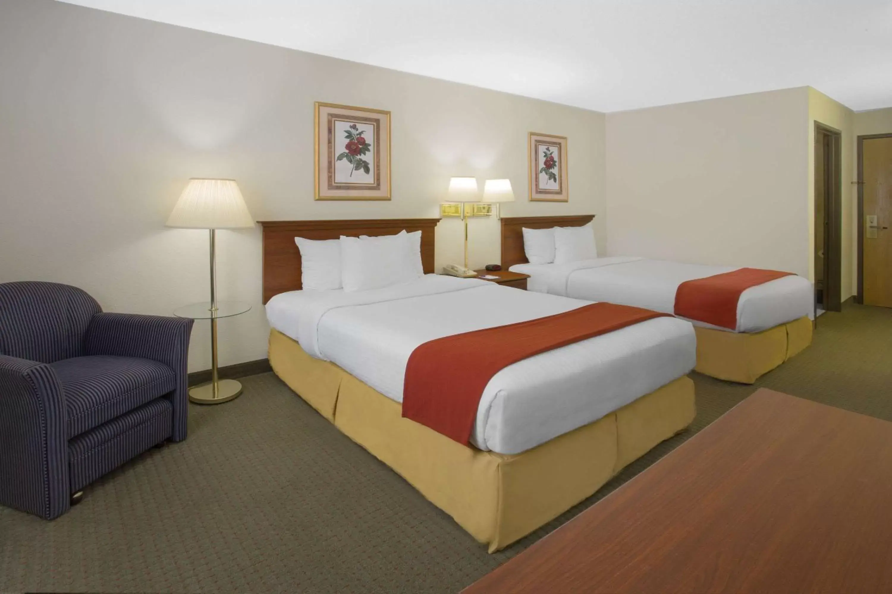 Photo of the whole room, Bed in Baymont by Wyndham Freeport