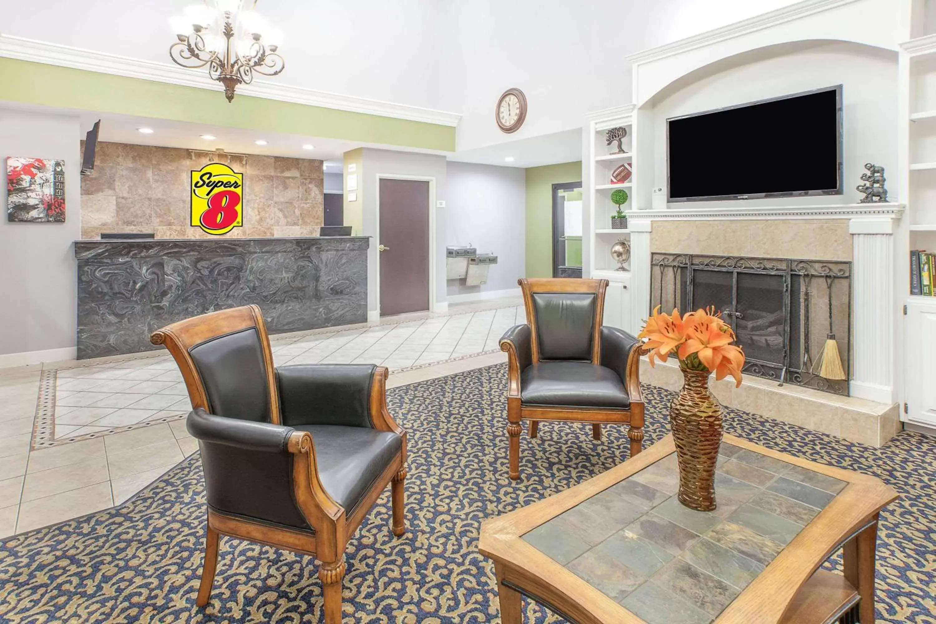 Lobby or reception, Seating Area in Super 8 by Wyndham Lowell/Bentonville/Rogers Area