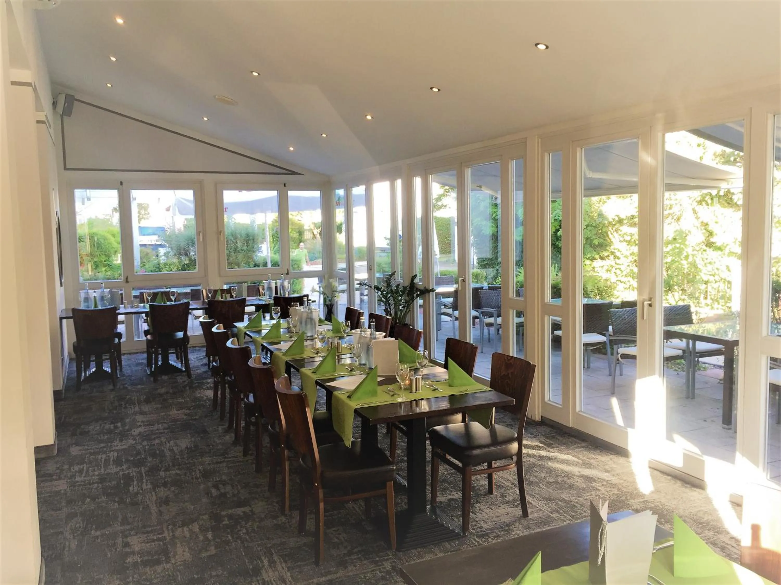 Restaurant/places to eat in Hotel Ambiente Walldorf