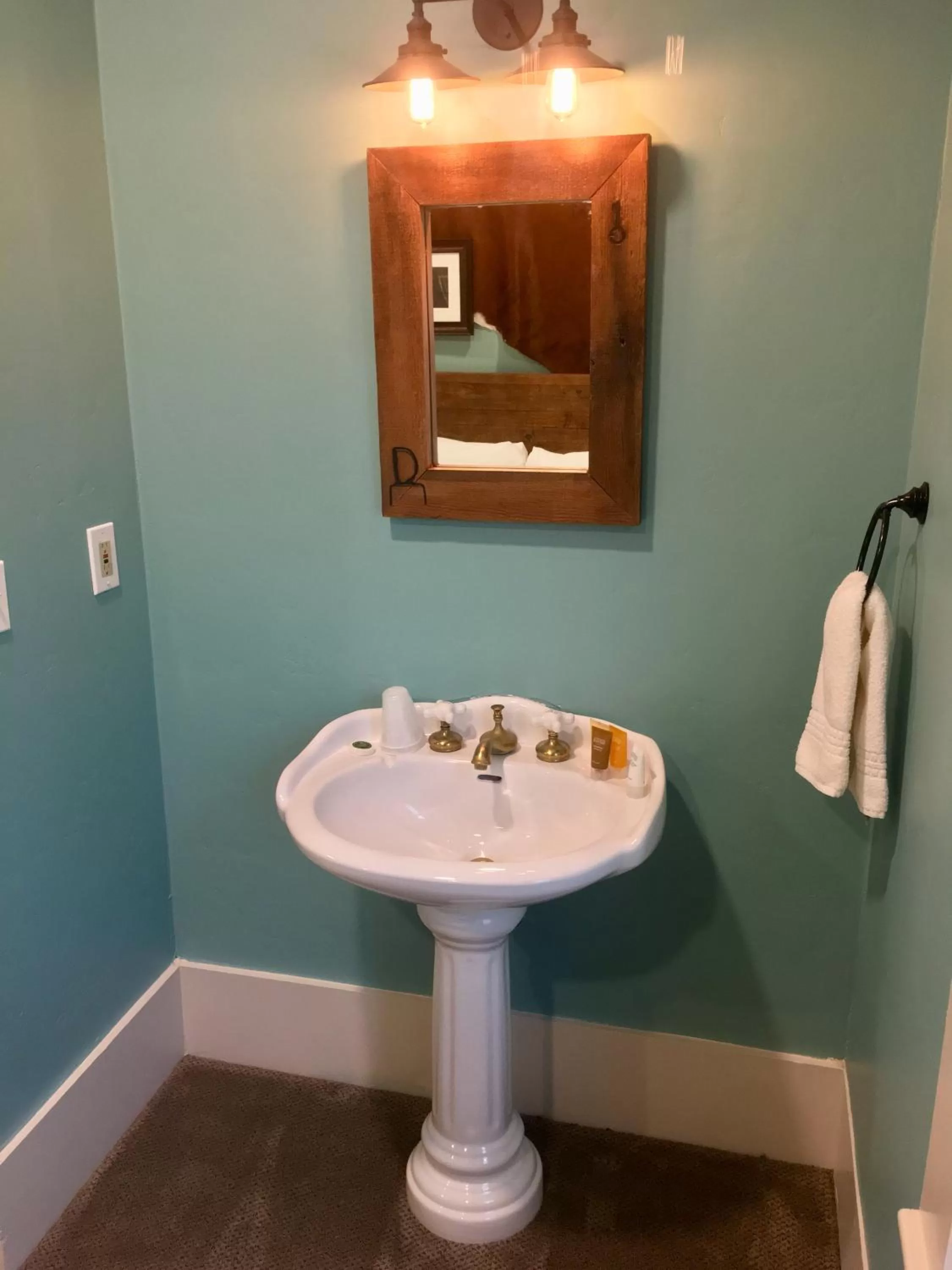 Bathroom in The Groveland Hotel