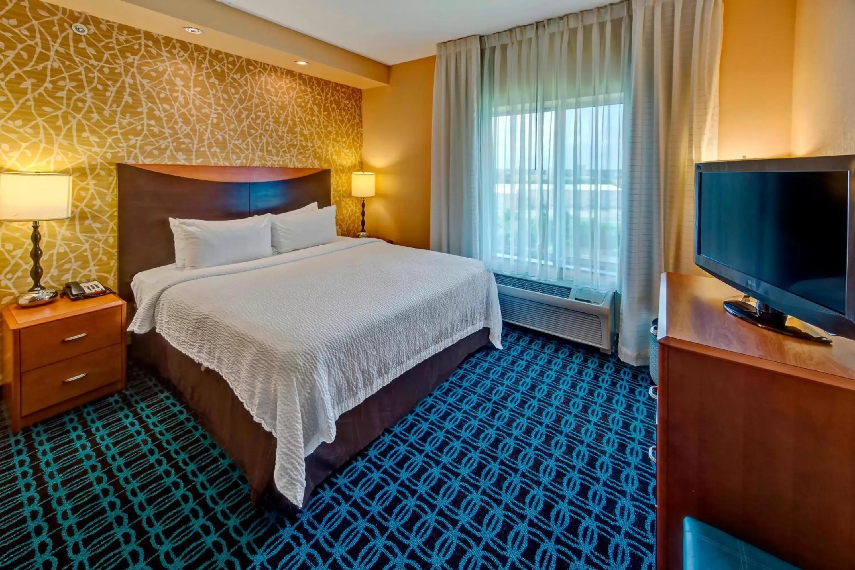 Photo of the whole room, Bed in Fairfield Inn and Suites by Marriott Oklahoma City Airport