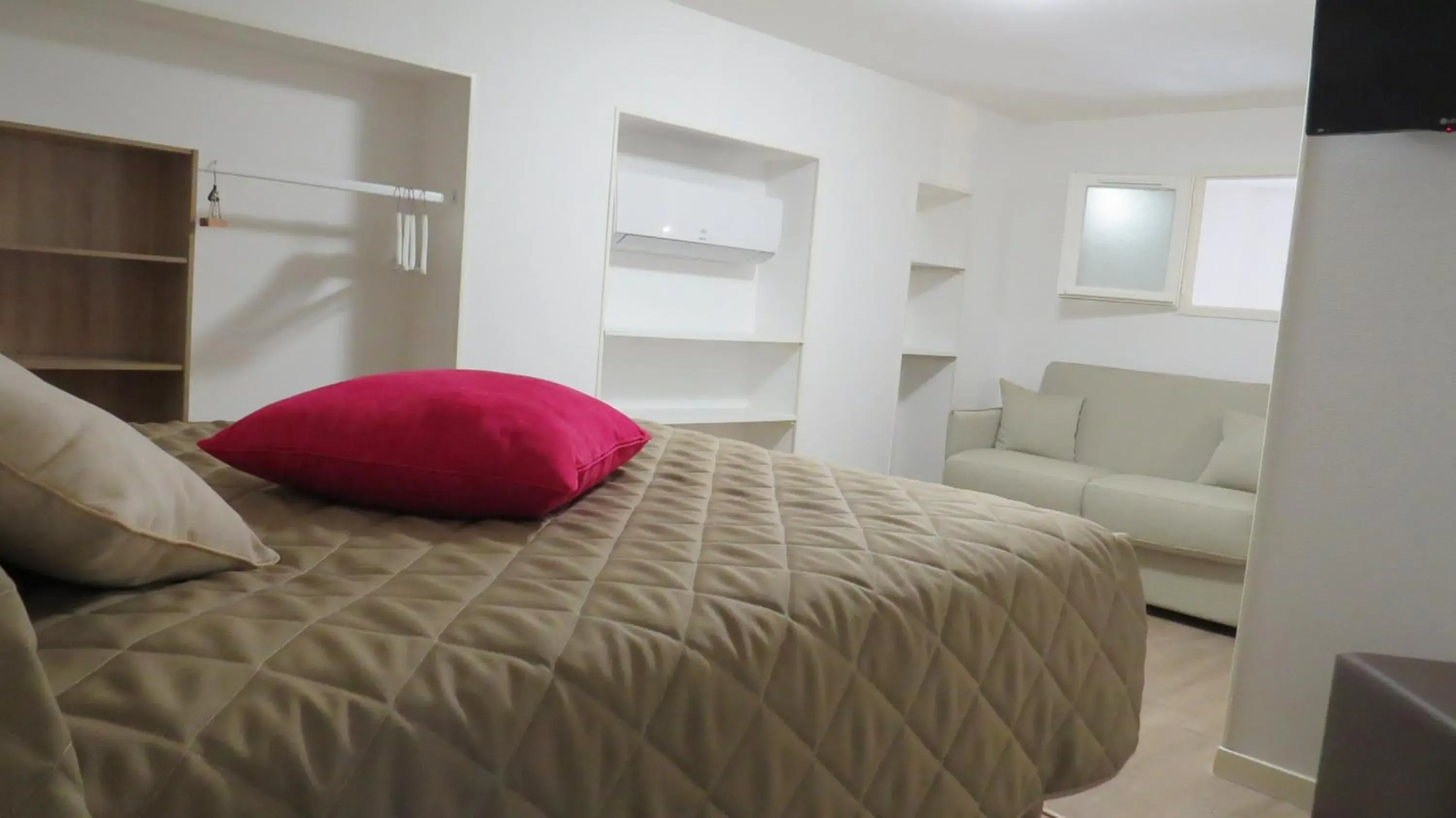 Bedroom, Bed in Hôtel de Clèves
