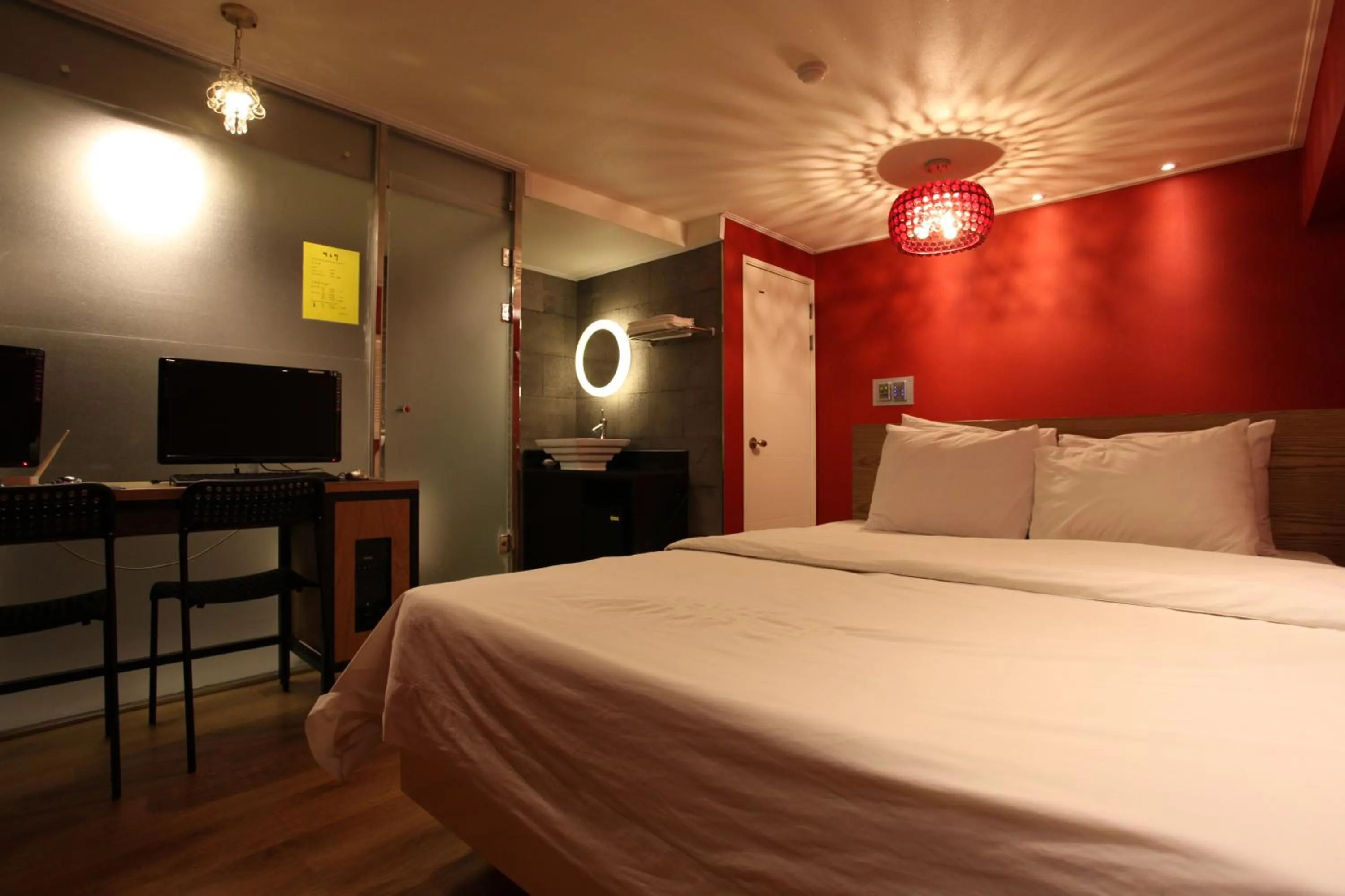 Photo of the whole room, Bed in ZIP Hotel