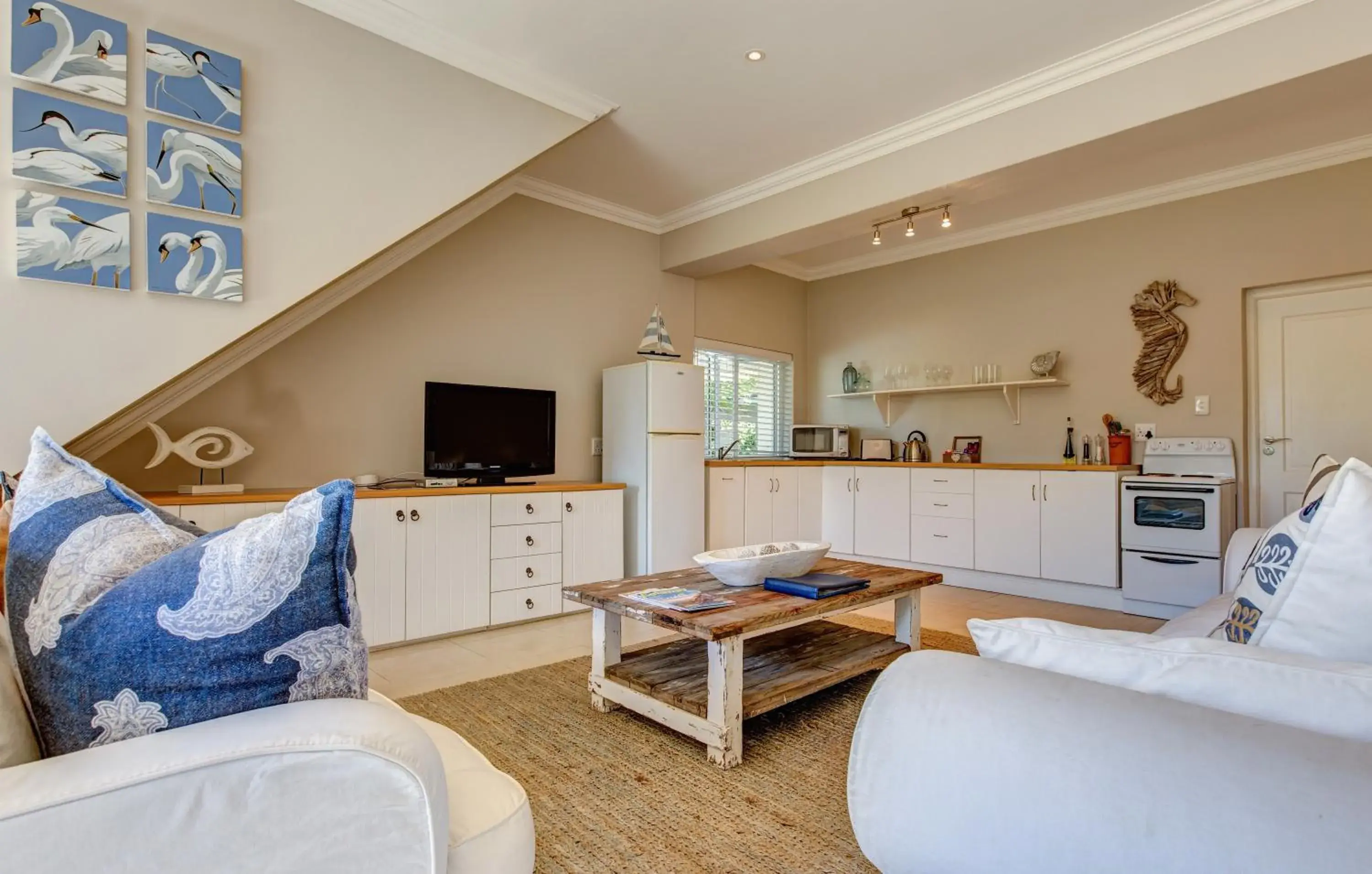 Kitchen or kitchenette, Seating Area in Amanzi Island Boutique Hotel