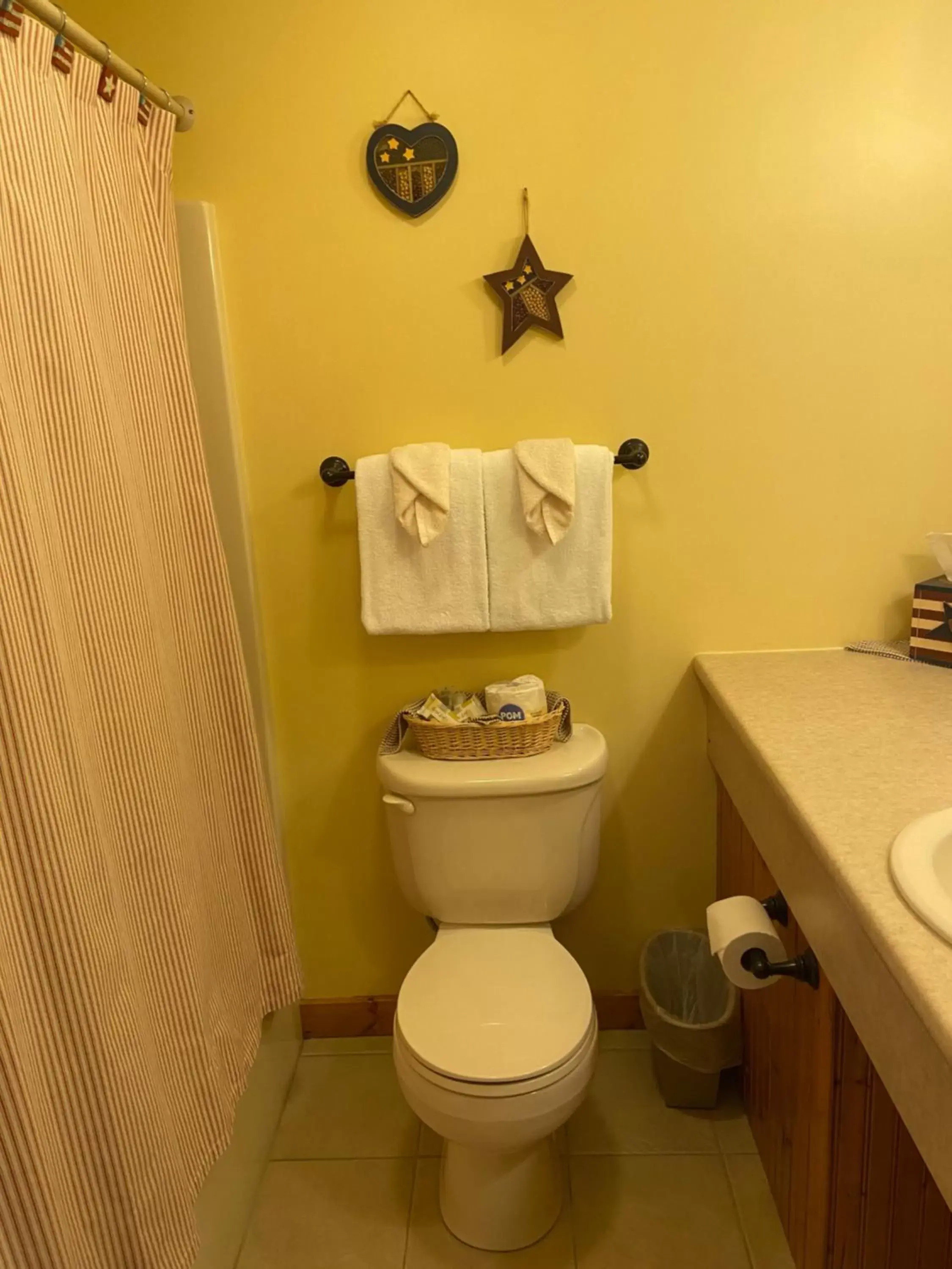 Bathroom in The Garrett Inn