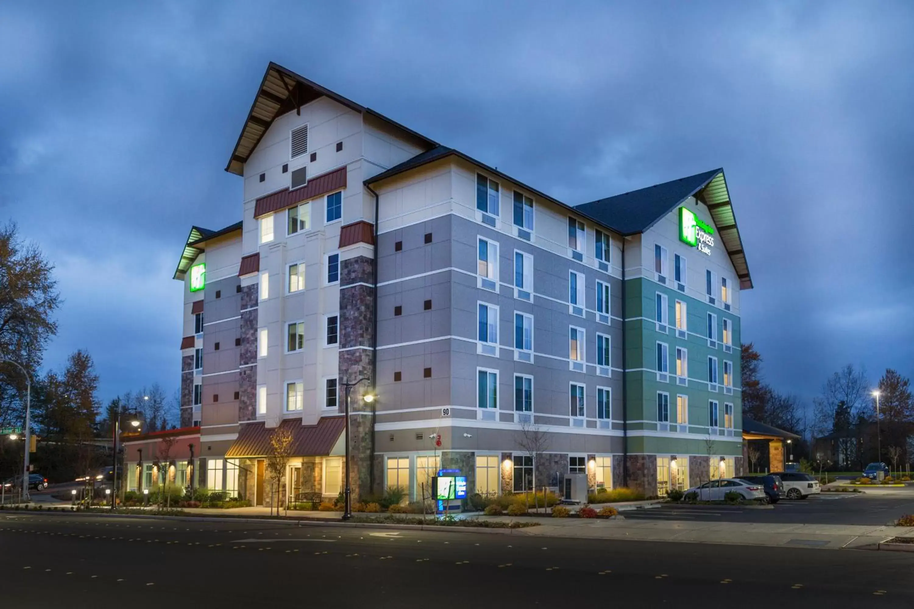 Property Building in Holiday Inn Express & Suites - Seattle South - Tukwila, an IHG Hotel