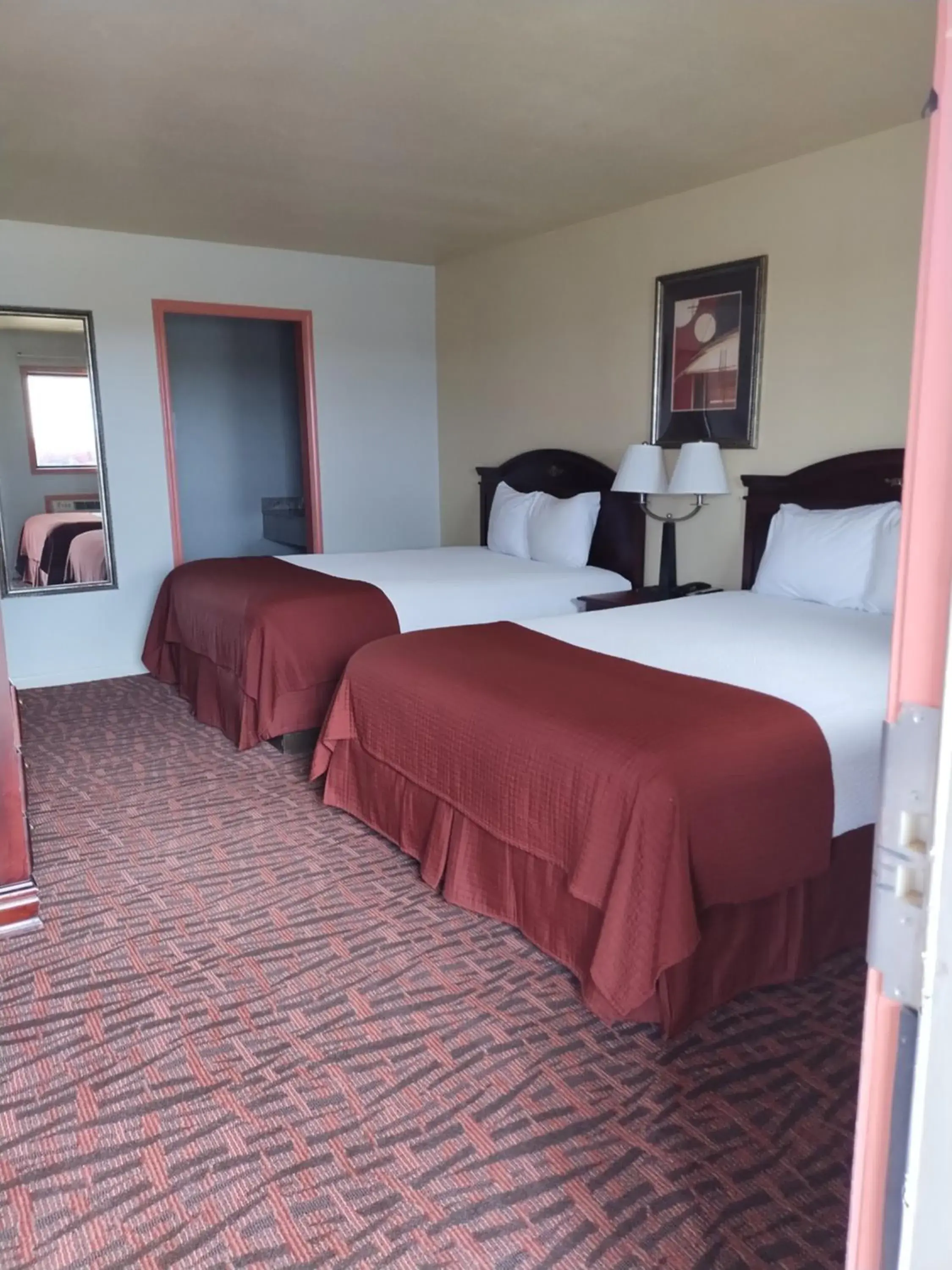Bed in Howards Inn Motel