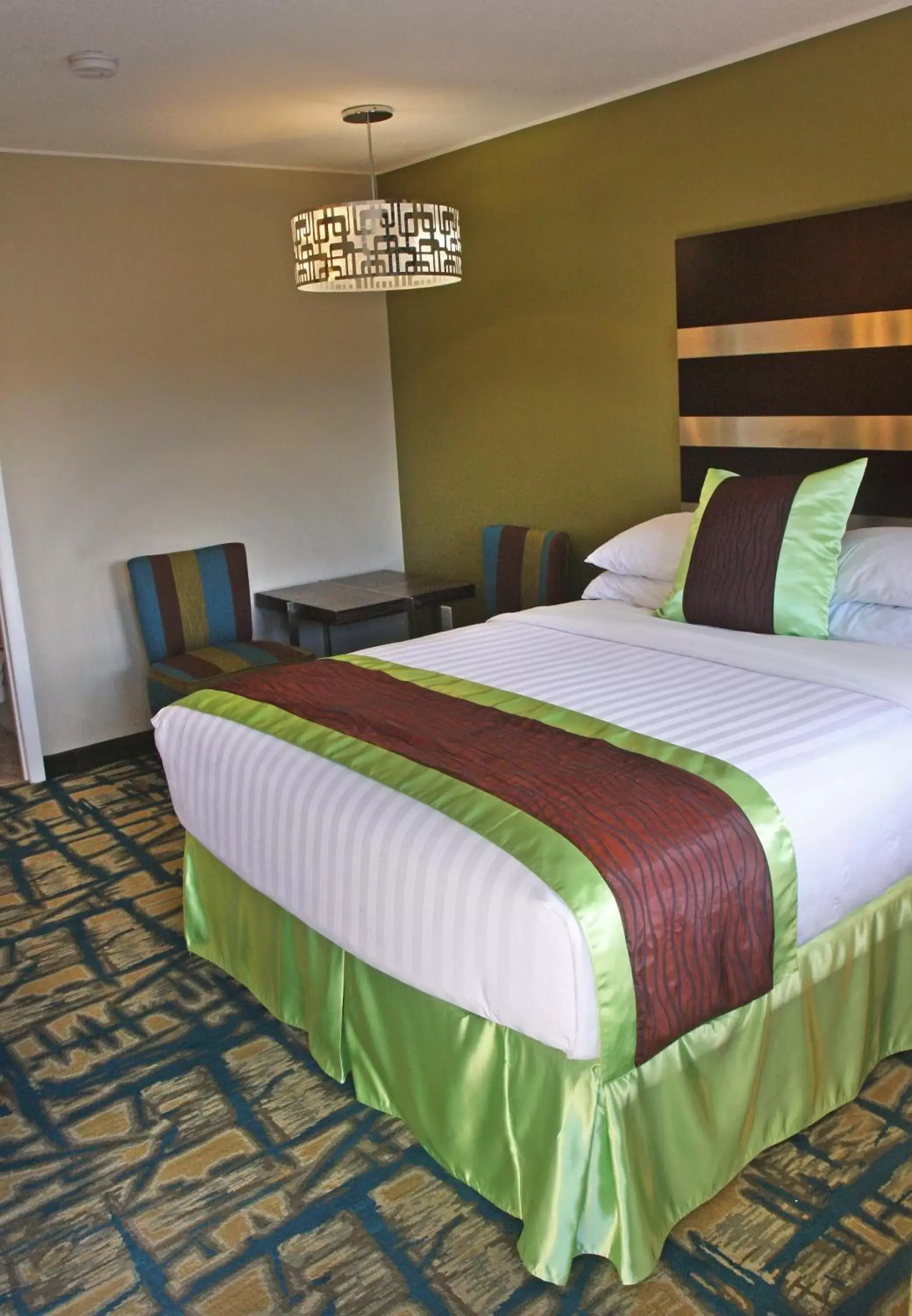 Photo of the whole room, Bed in Gateway Inn and Suites