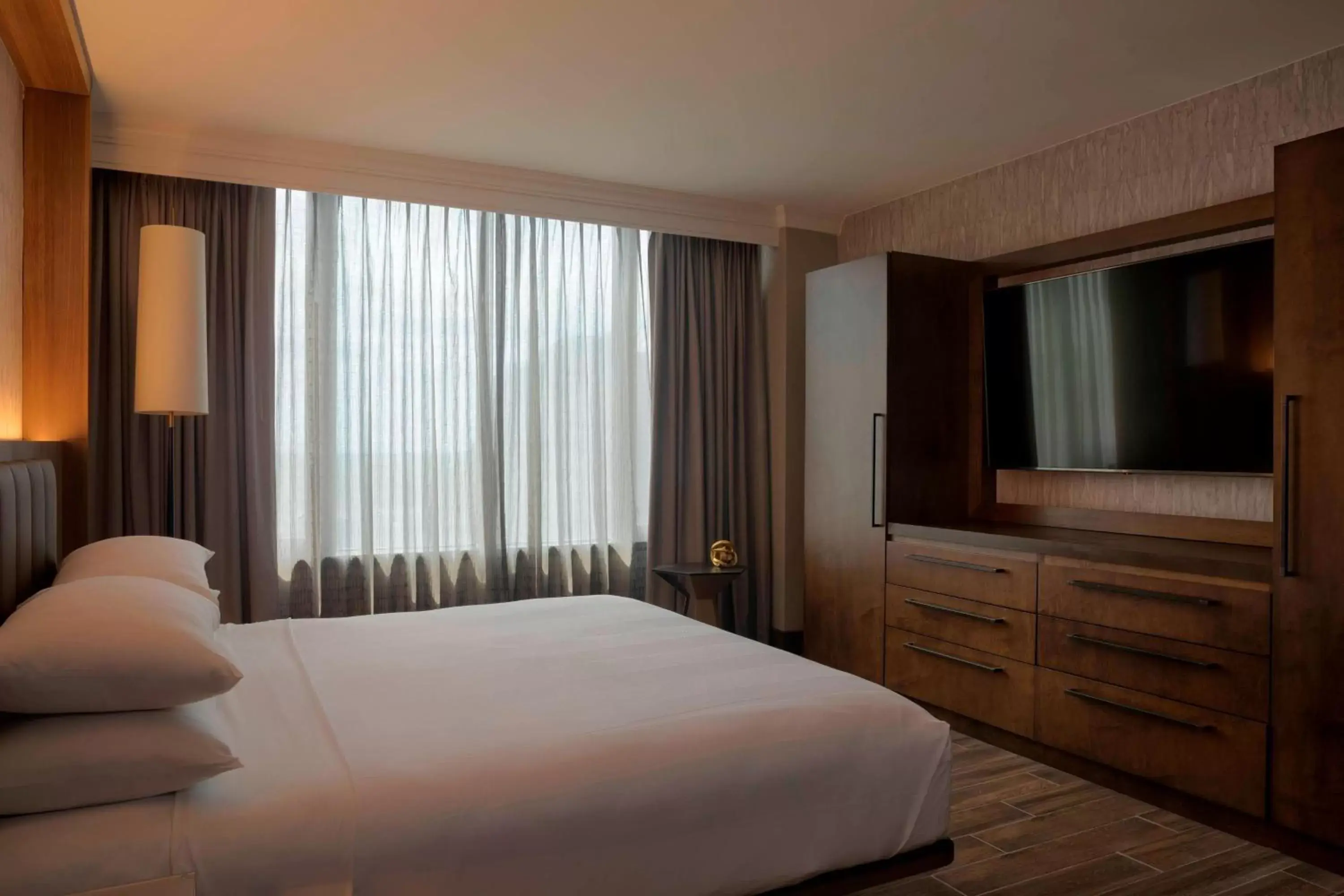 Bedroom, Bed in Winston-Salem Marriott