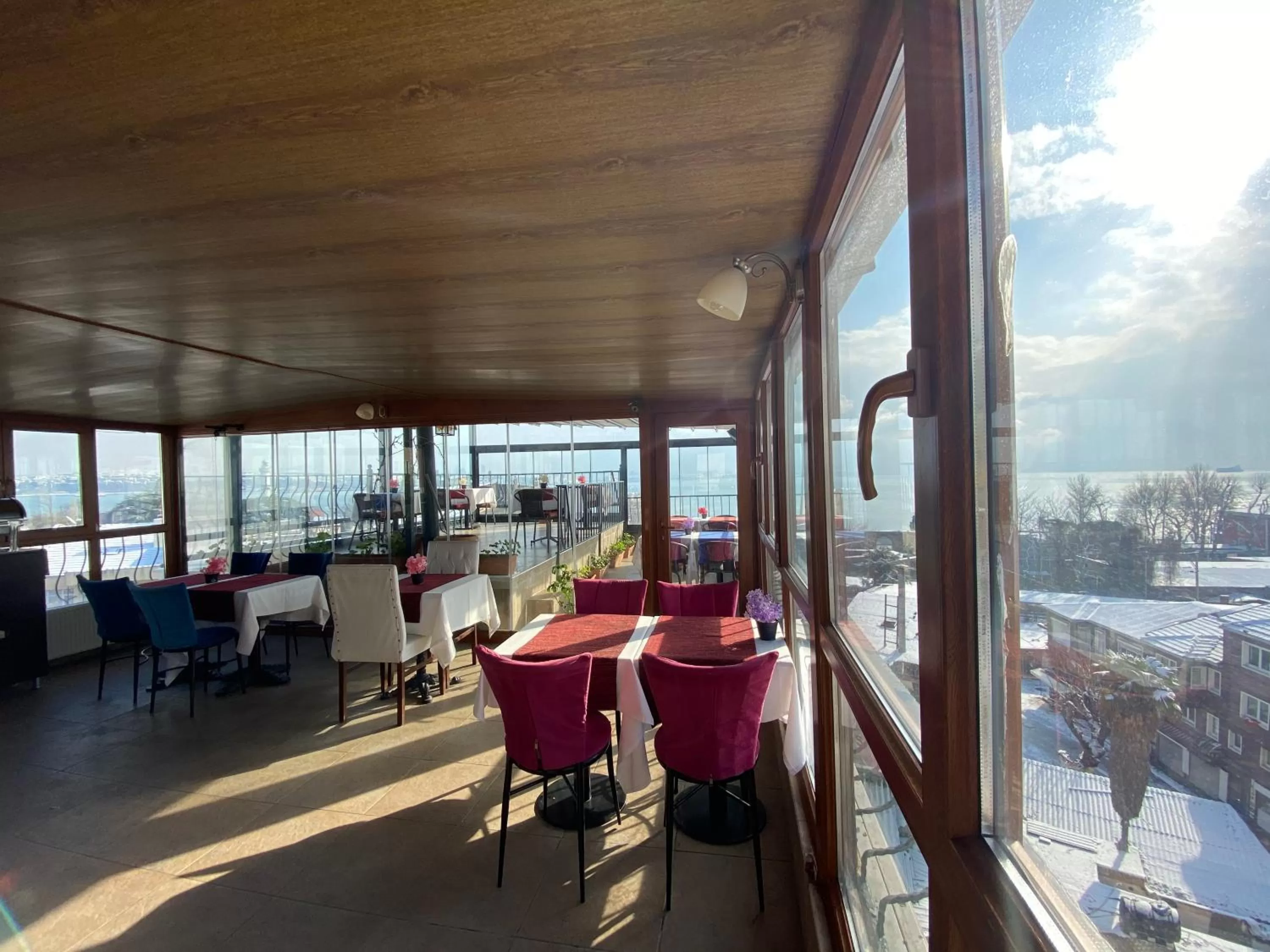 Restaurant/places to eat in Spinel Hotel - Old City