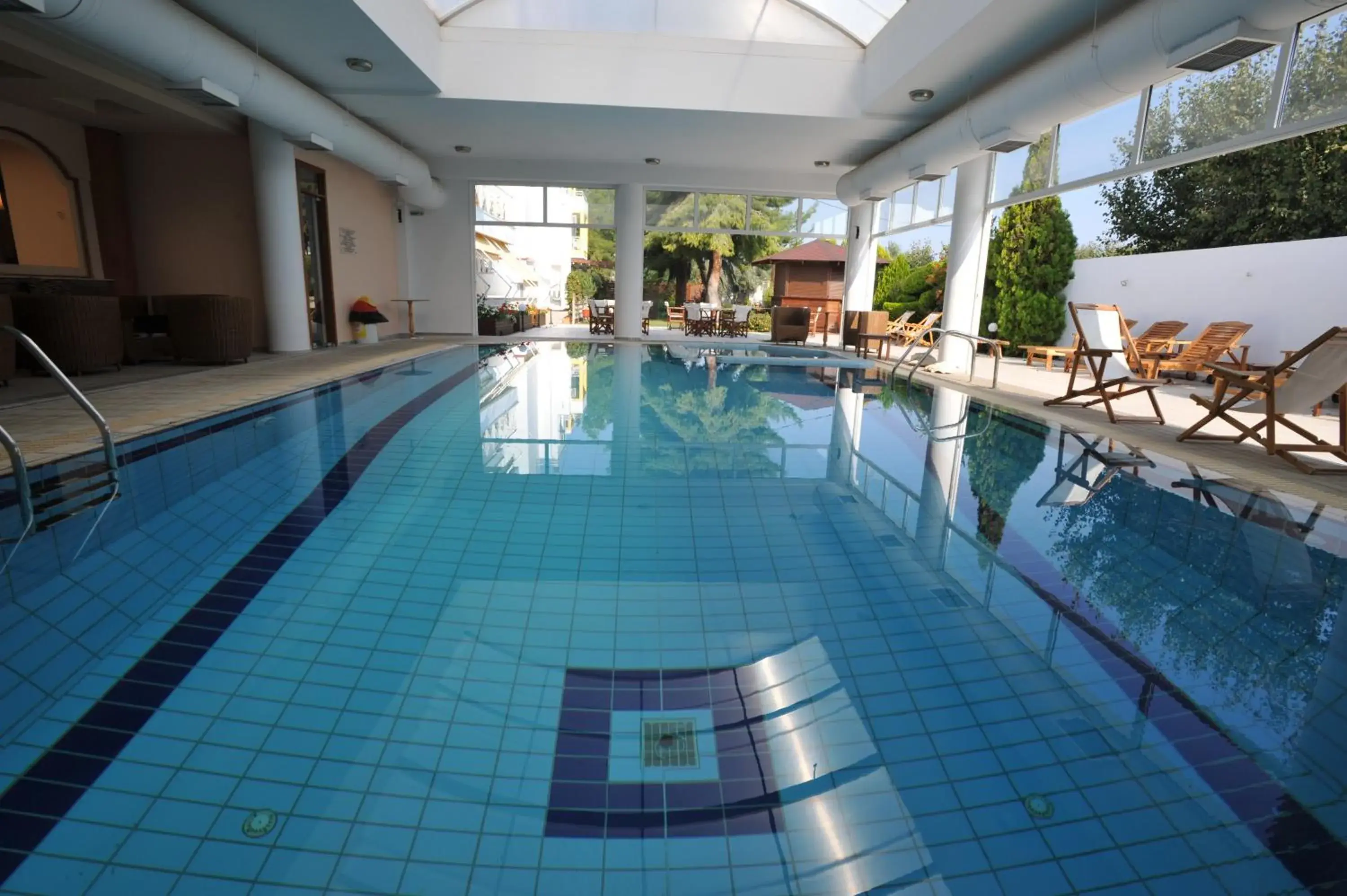 Swimming Pool in Hotel Kalloni