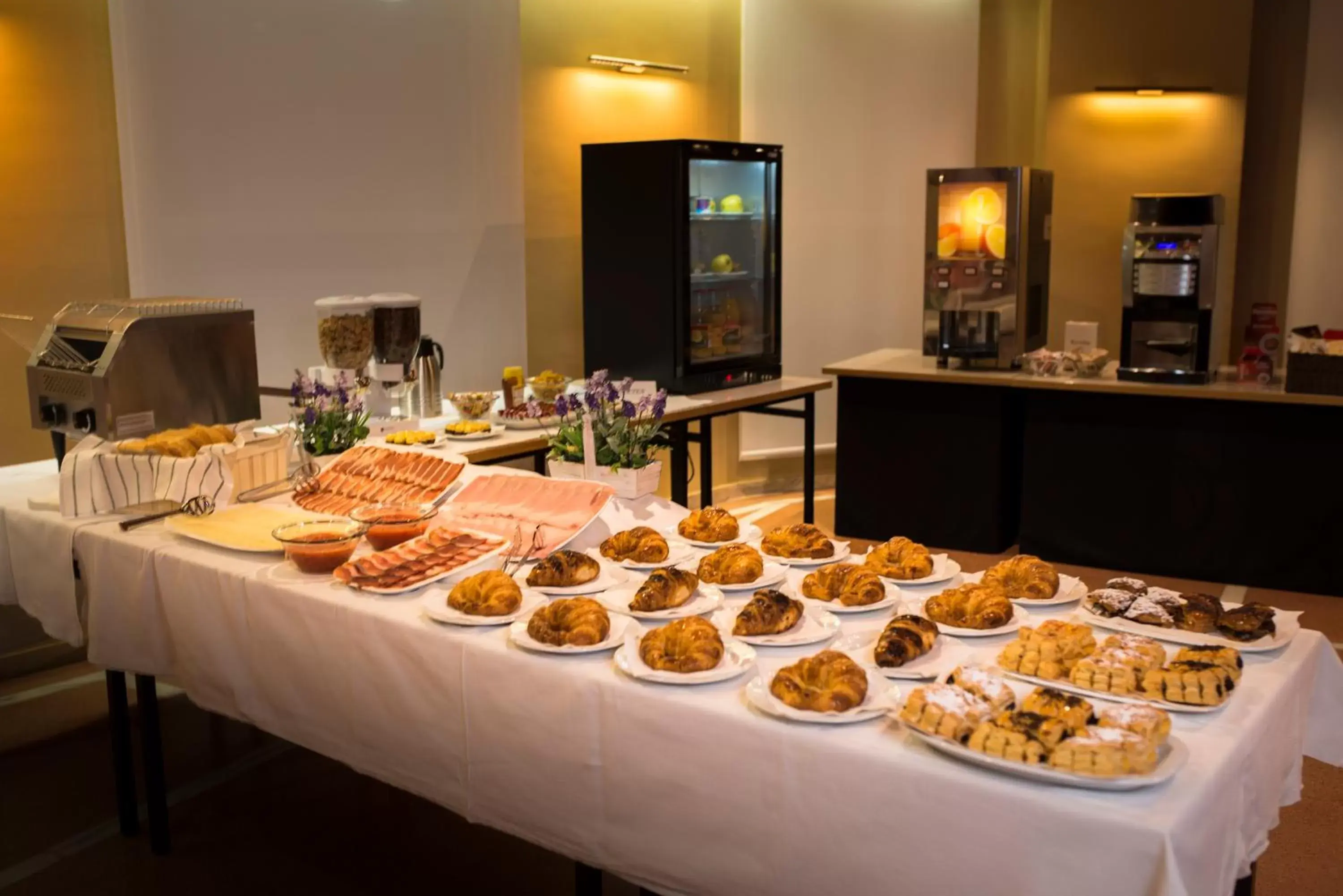 Buffet breakfast, Food in Hotel Nadal