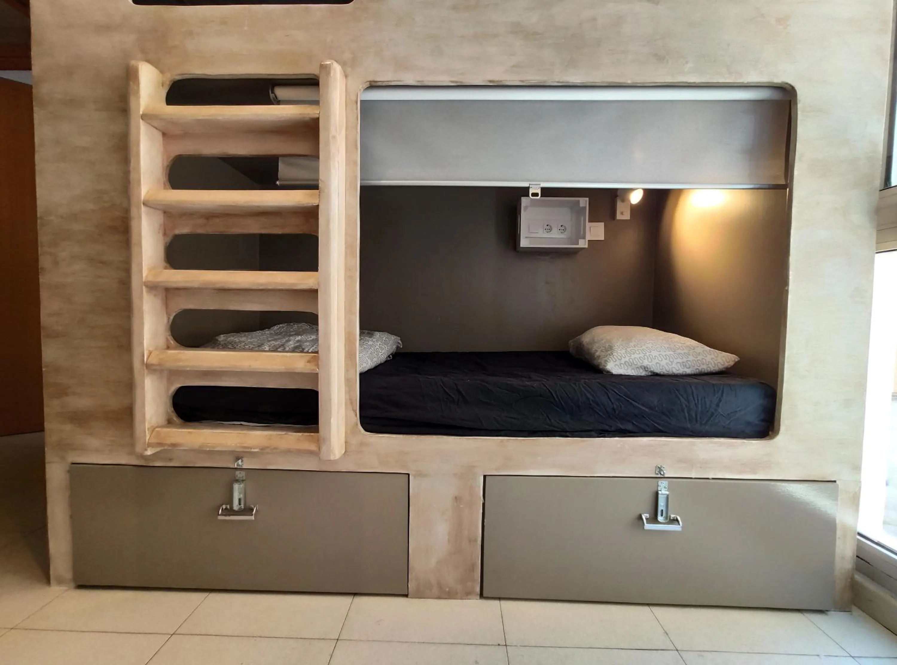 Decorative detail in Onefam Sants