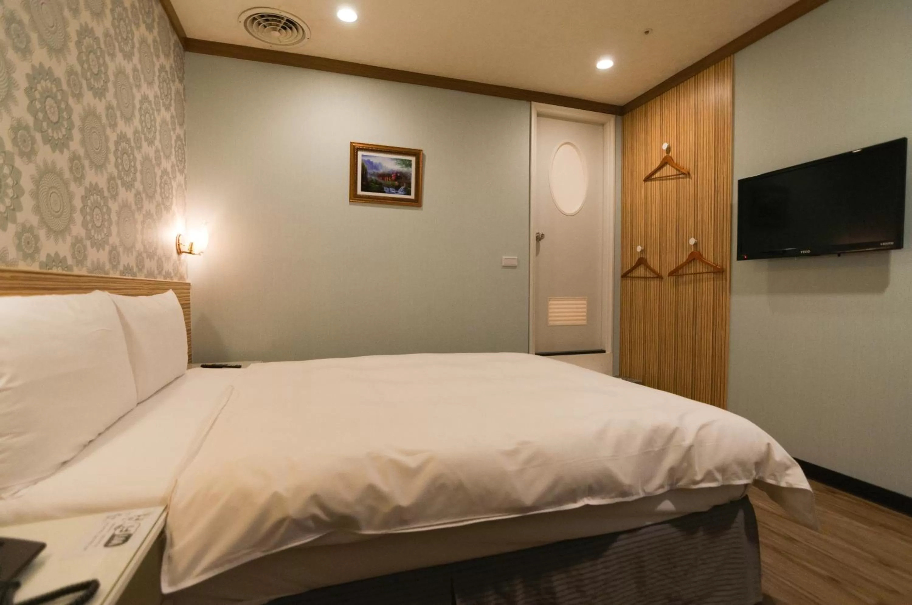 Photo of the whole room in 泊居旅店 Oursinn Hotel