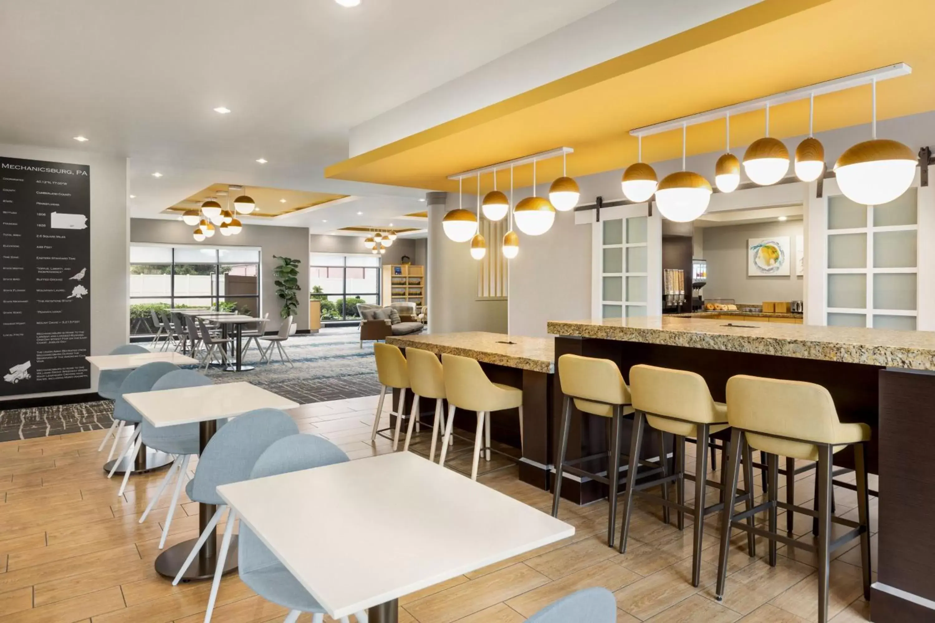 Breakfast, Lounge/Bar in TownePlace Suites by Marriott Harrisburg West/Mechanicsburg