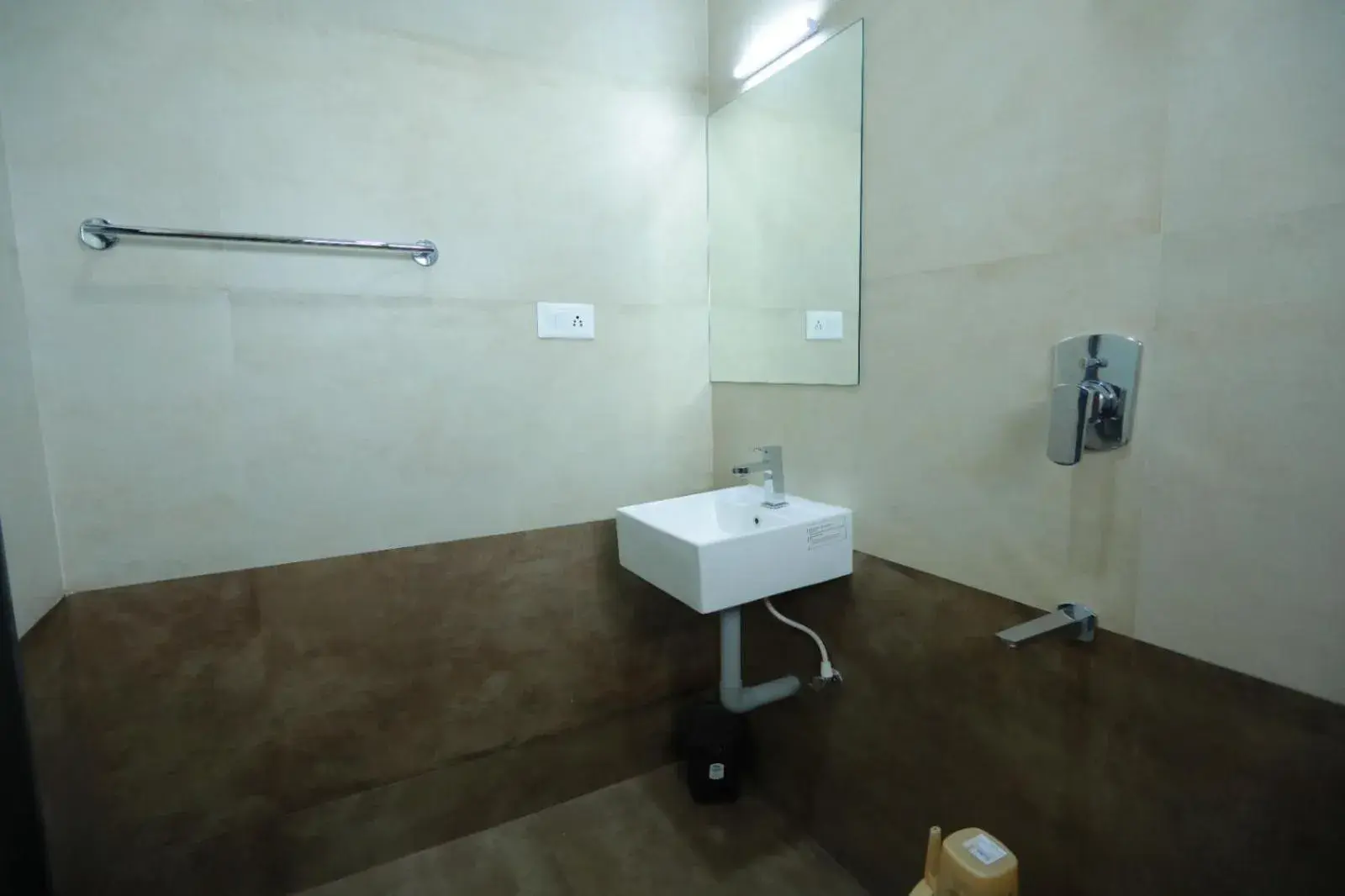 Shower, Bathroom in Hotel Ashok Palace