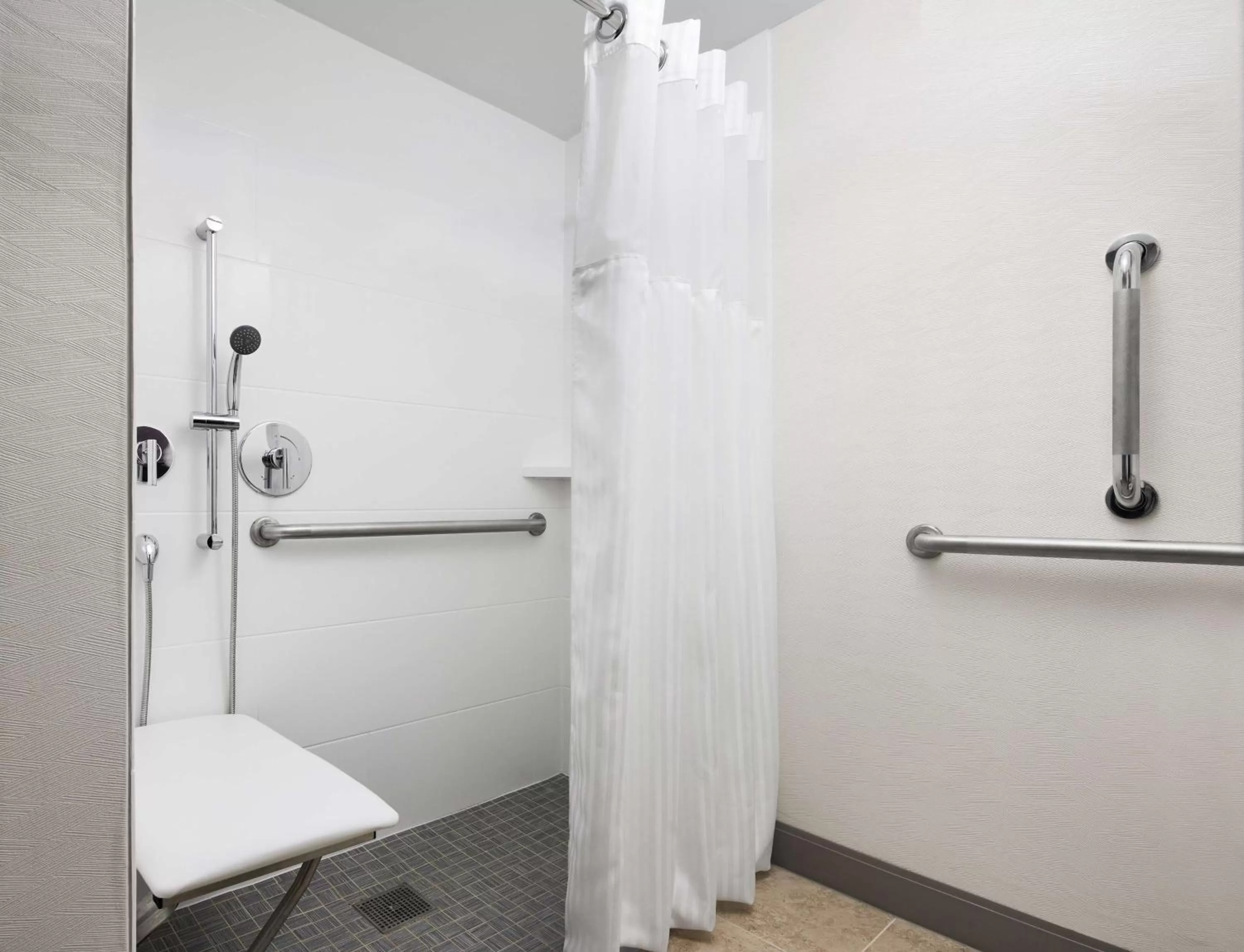 Bathroom in Hilton Garden Inn Providence Airport/Warwick