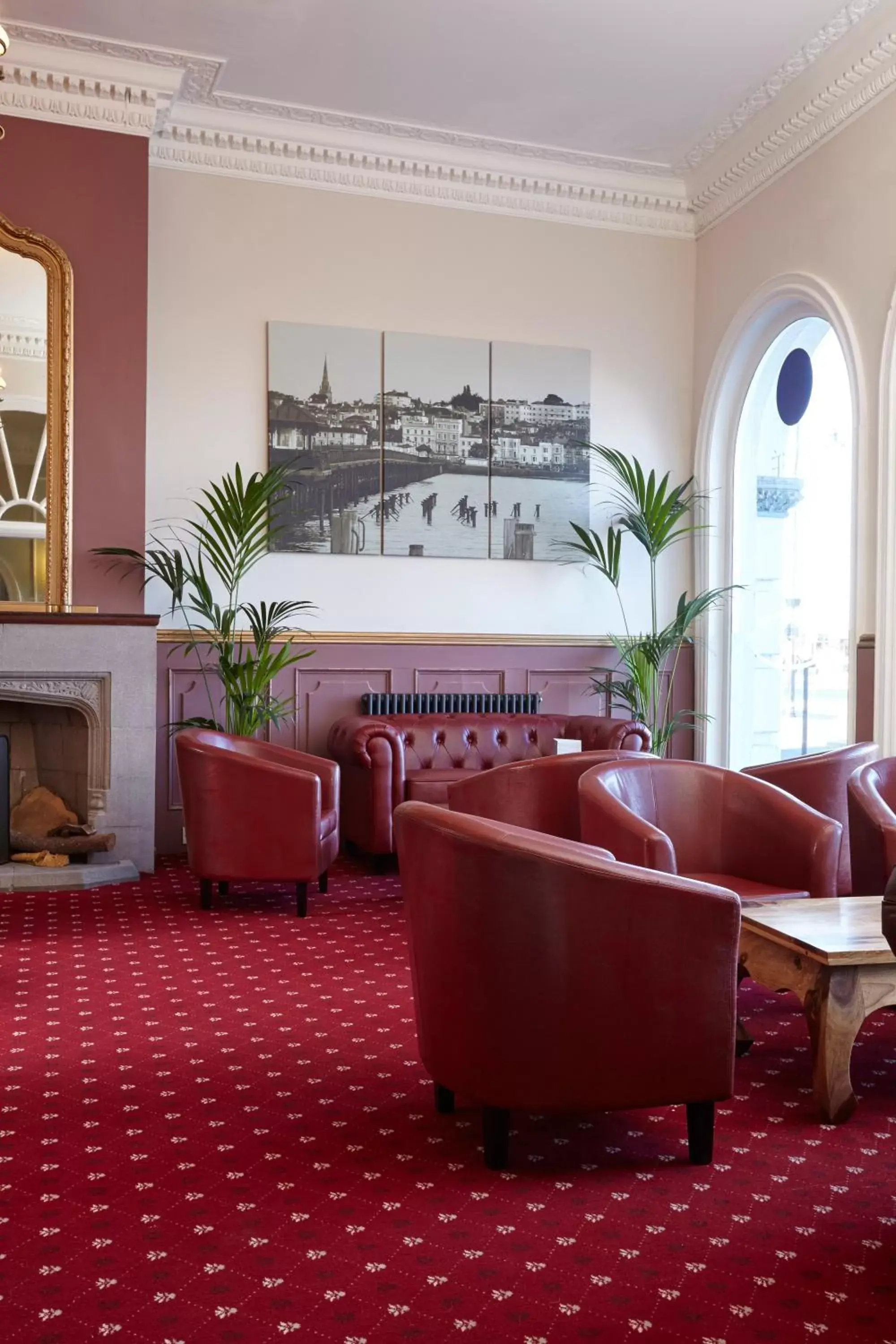 Communal lounge/ TV room in Royal Esplanade Hotel