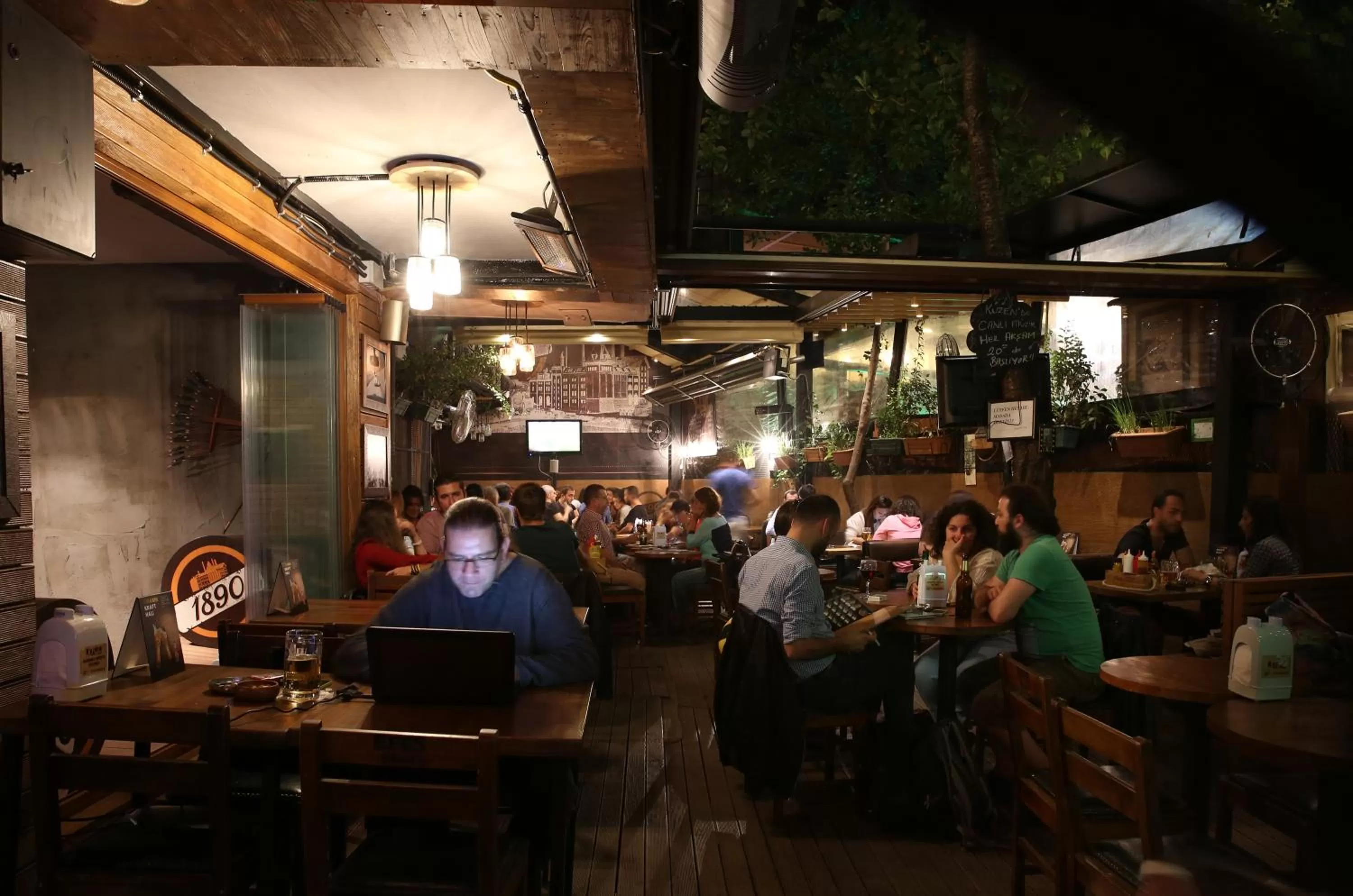 Restaurant/places to eat in Kuzen Otel