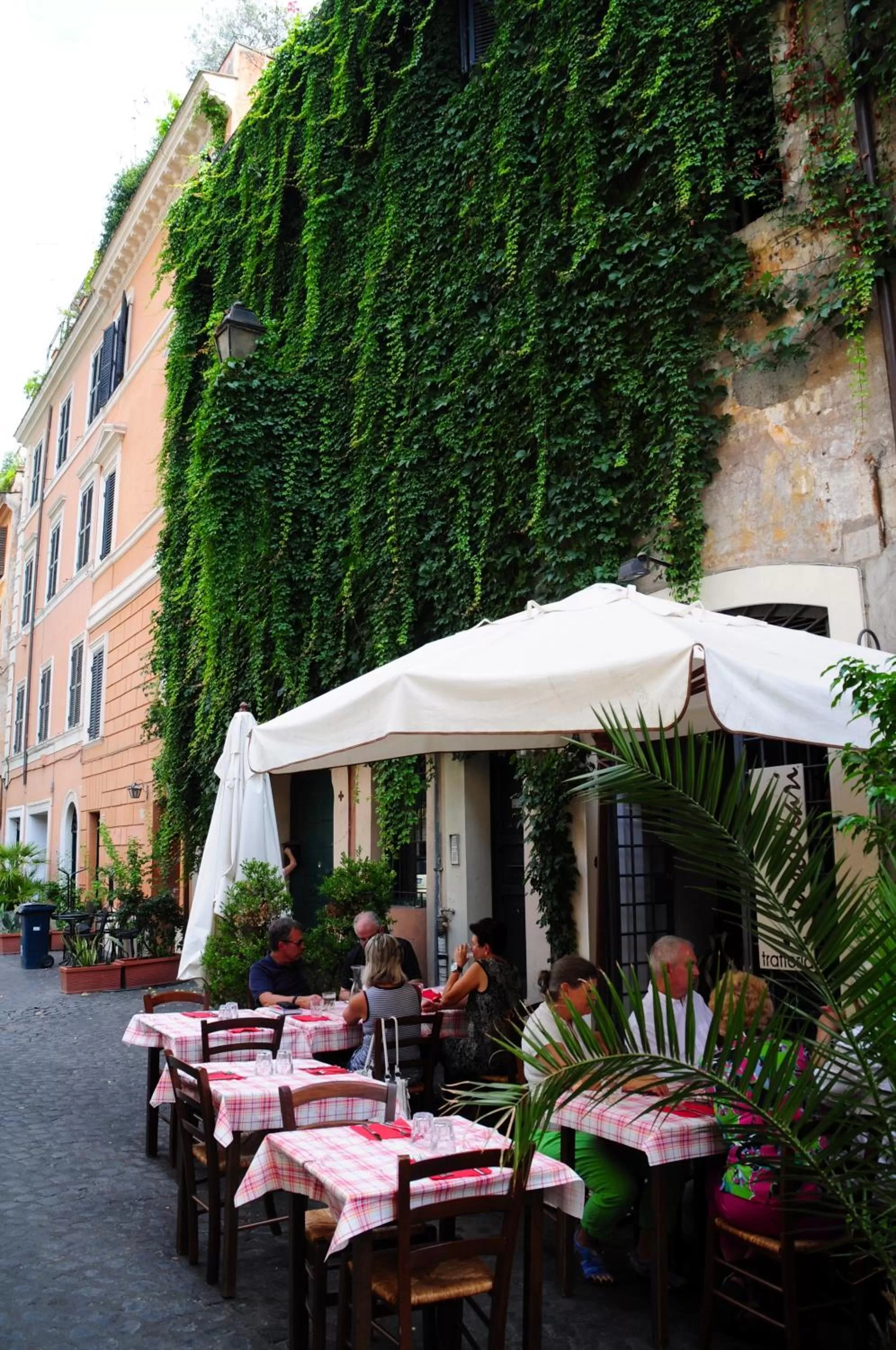 Location in Little Rhome Suites