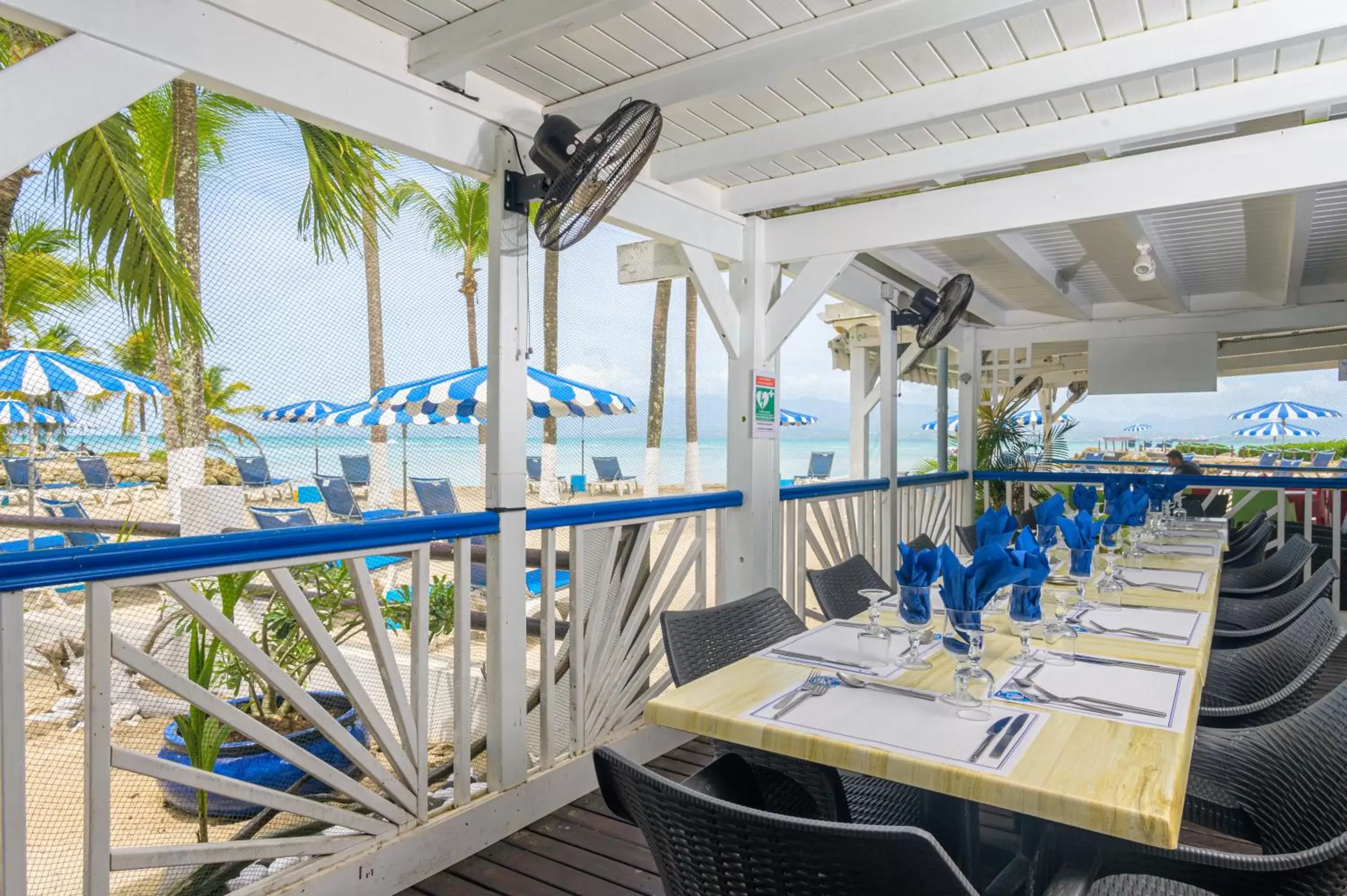 Restaurant/Places to Eat in Canella Beach Hotel