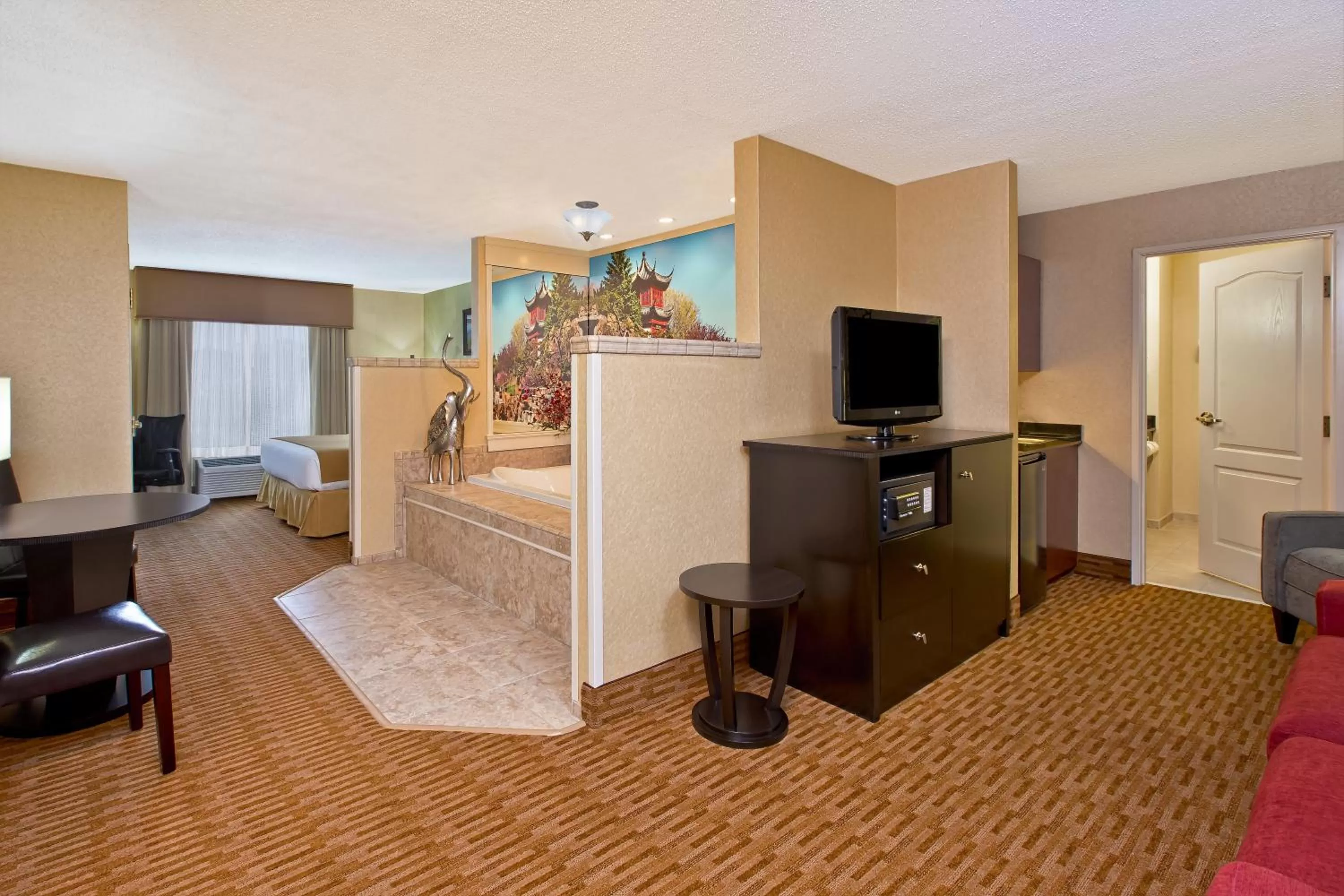 Photo of the whole room, Bed in Holiday Inn Express & Suites - Sharon-Hermitage by IHG