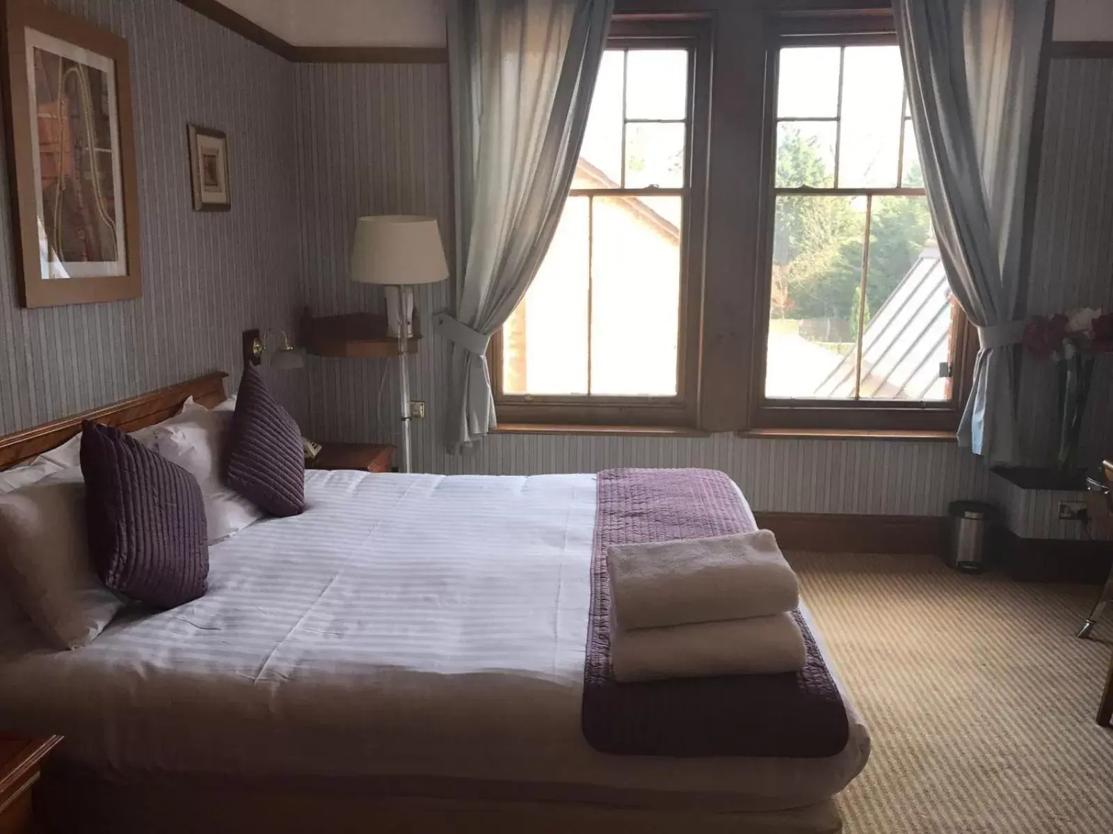 Bedroom in Harefield Manor Hotel