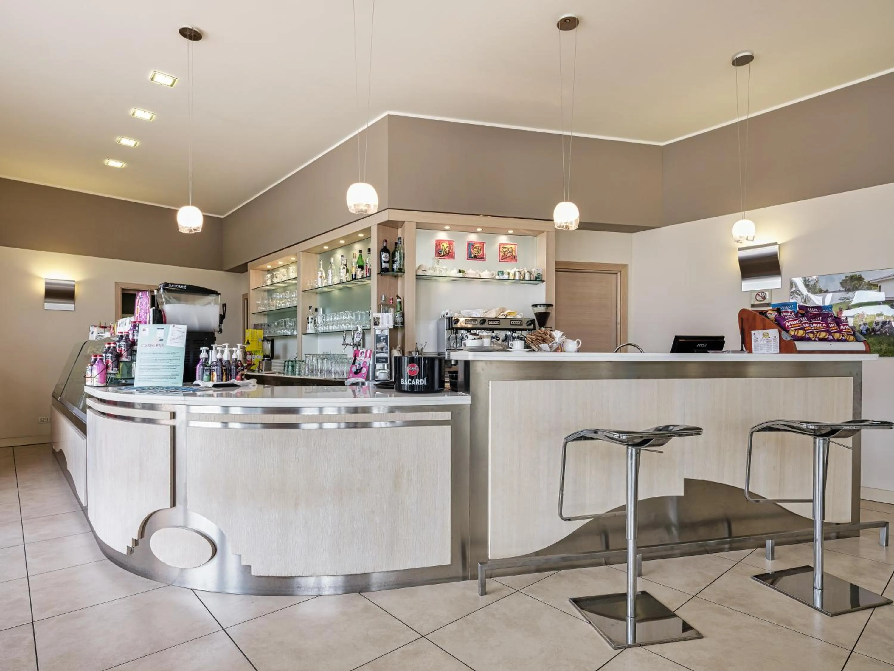 Restaurant/places to eat in Parc Hotel Germano Suites & Apartments