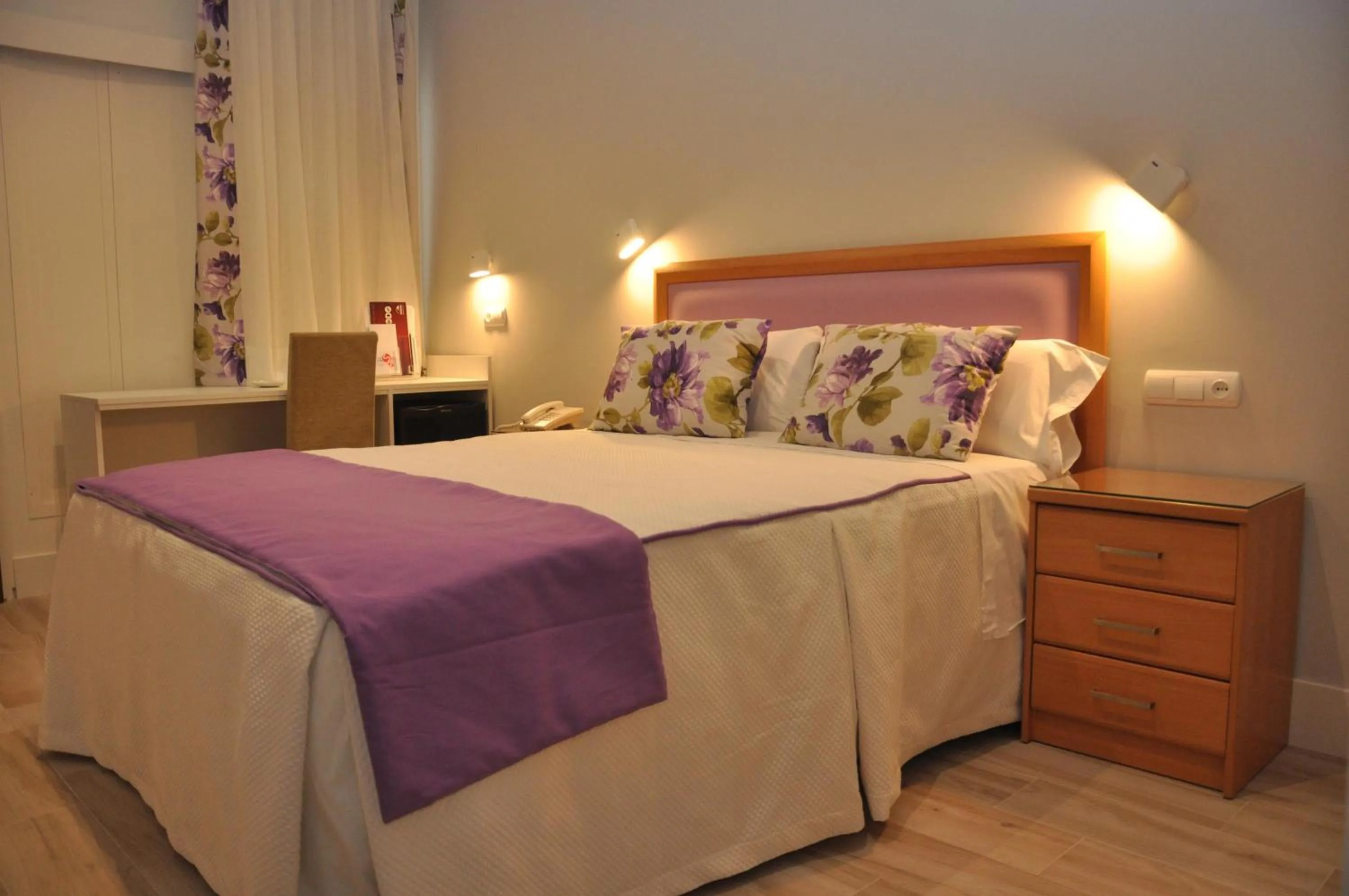 Photo of the whole room, Bed in Hotel Selu