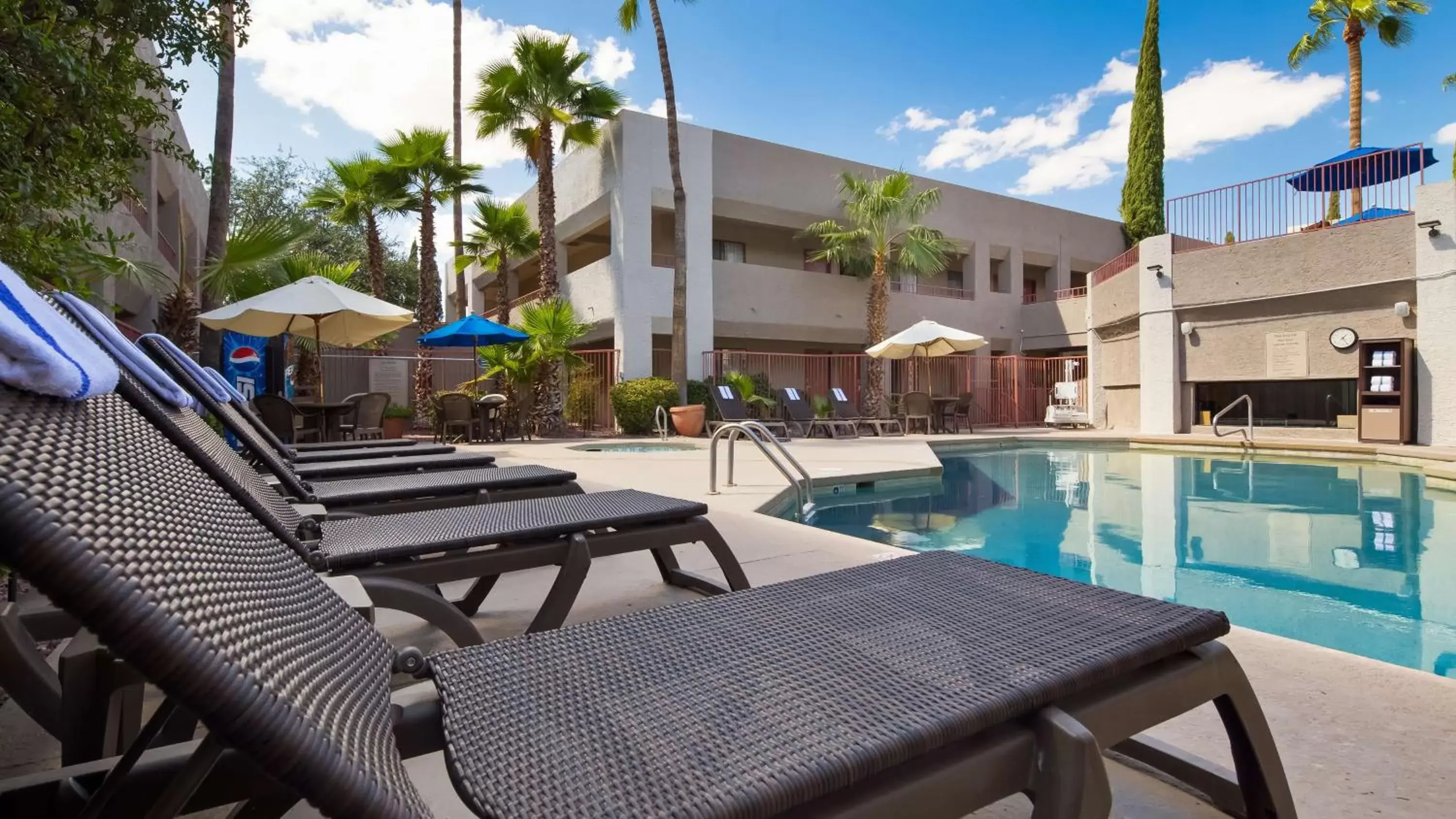 Activities, Swimming Pool in Best Western InnSuites Tucson Foothills Hotel & Suites