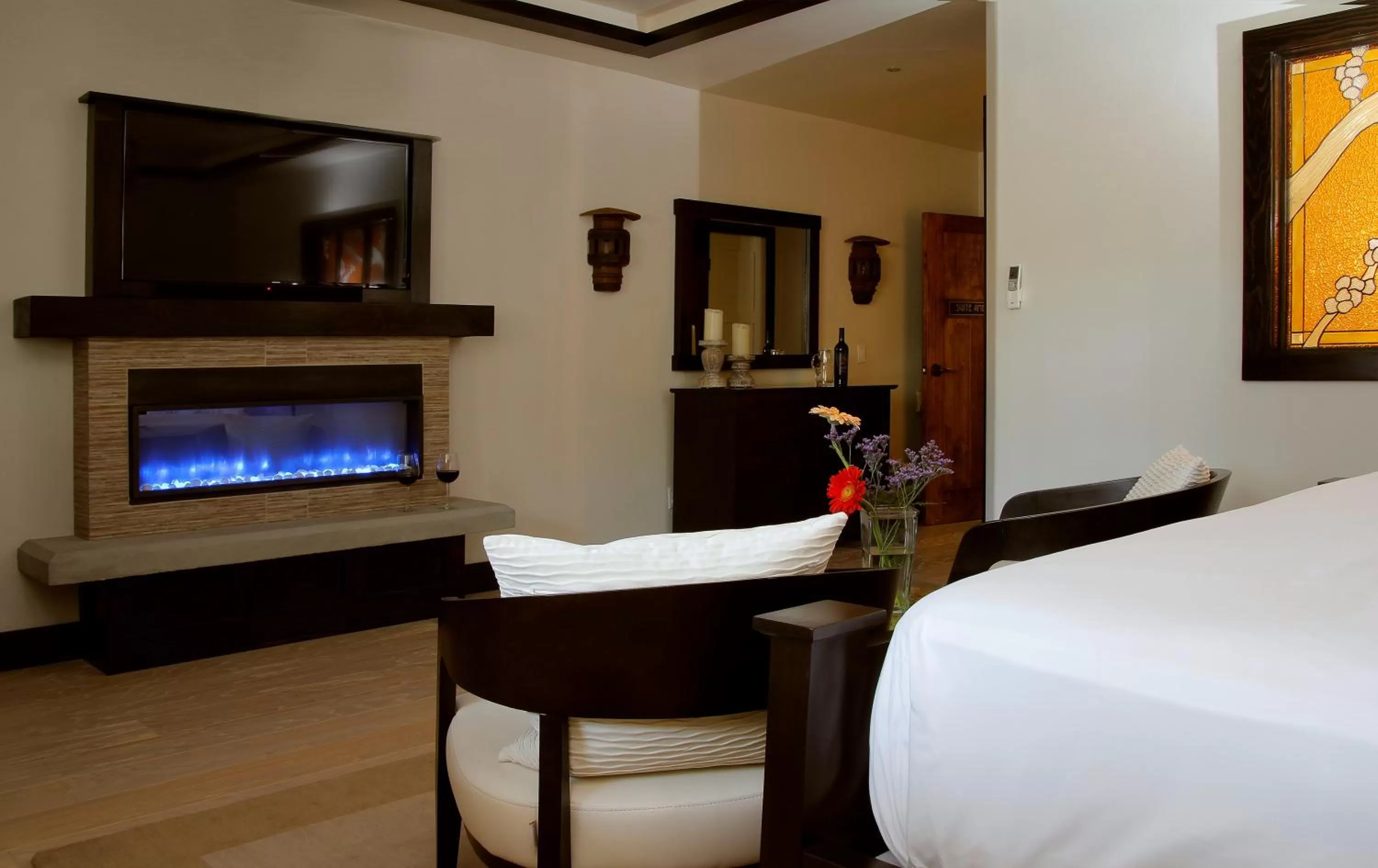 Bed in The Grand Idyllwild Lodge