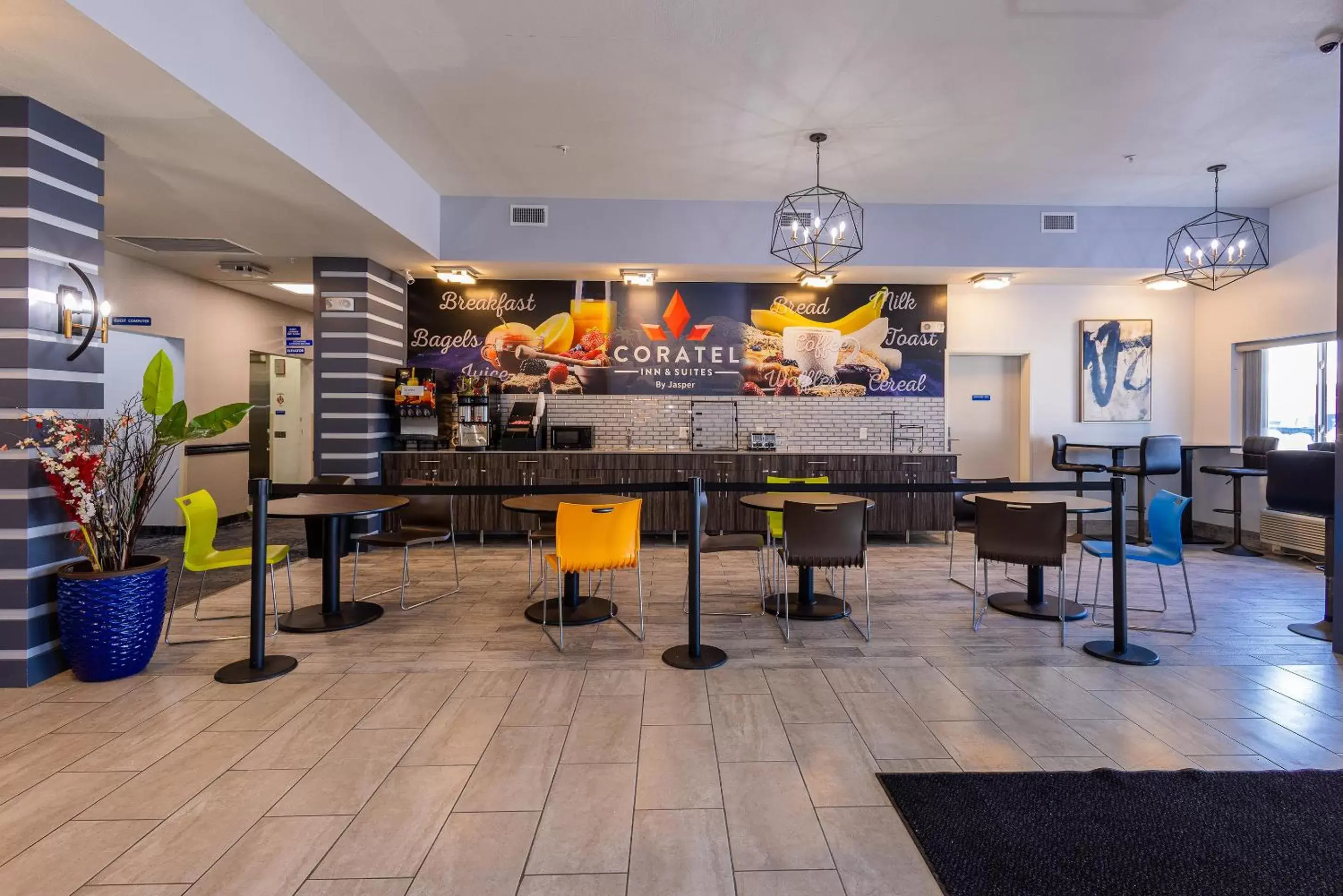 Restaurant/places to eat in Coratel Inn & Suites by Jasper Inver Grove Heights