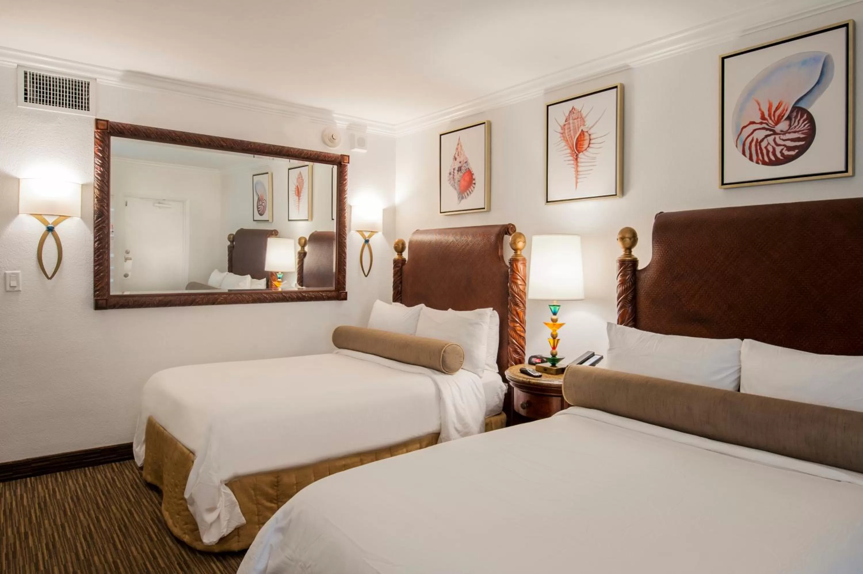 Bed in Beachcomber Resort & Club