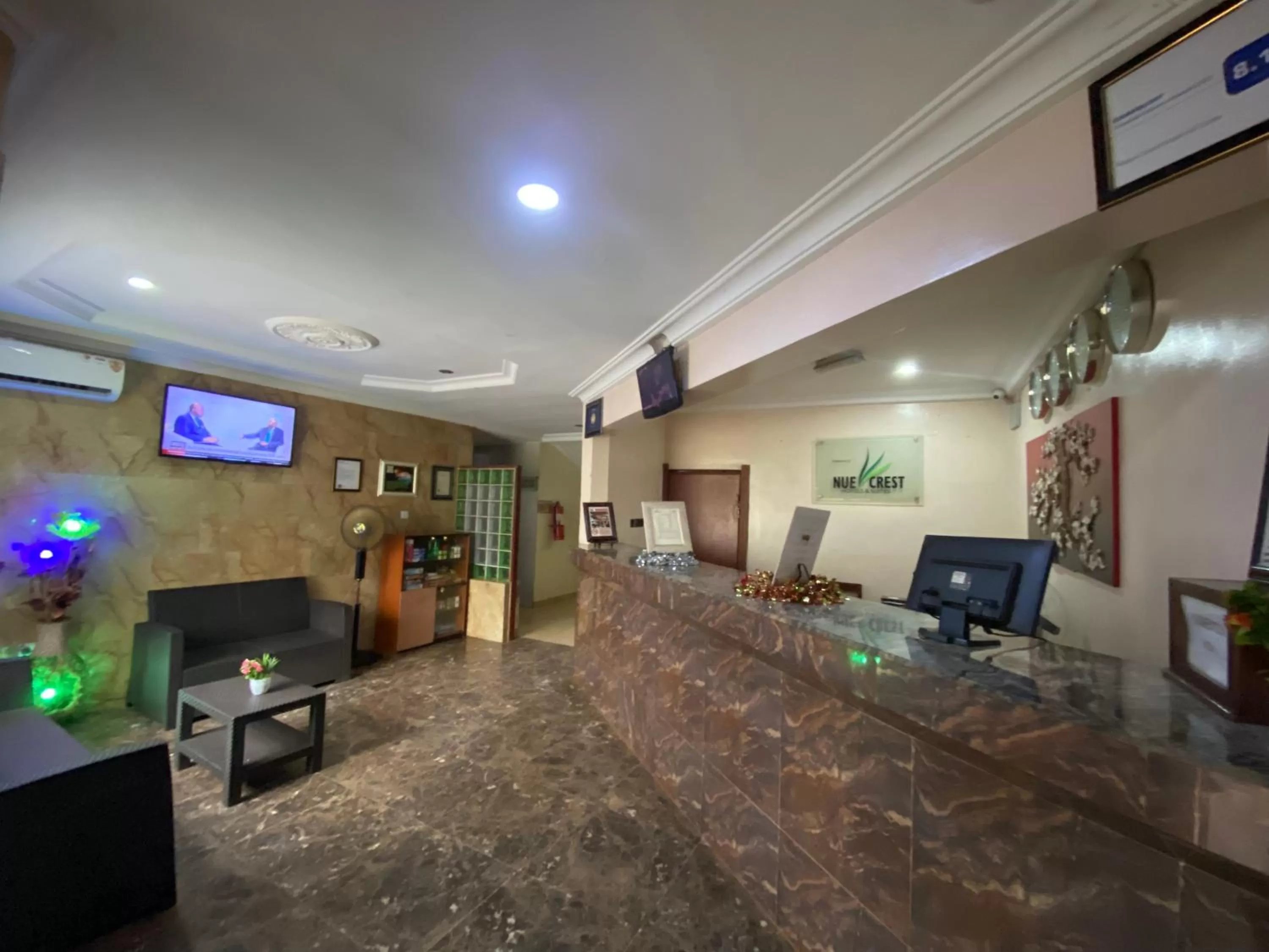 Nue-Crest Hotels & Suites