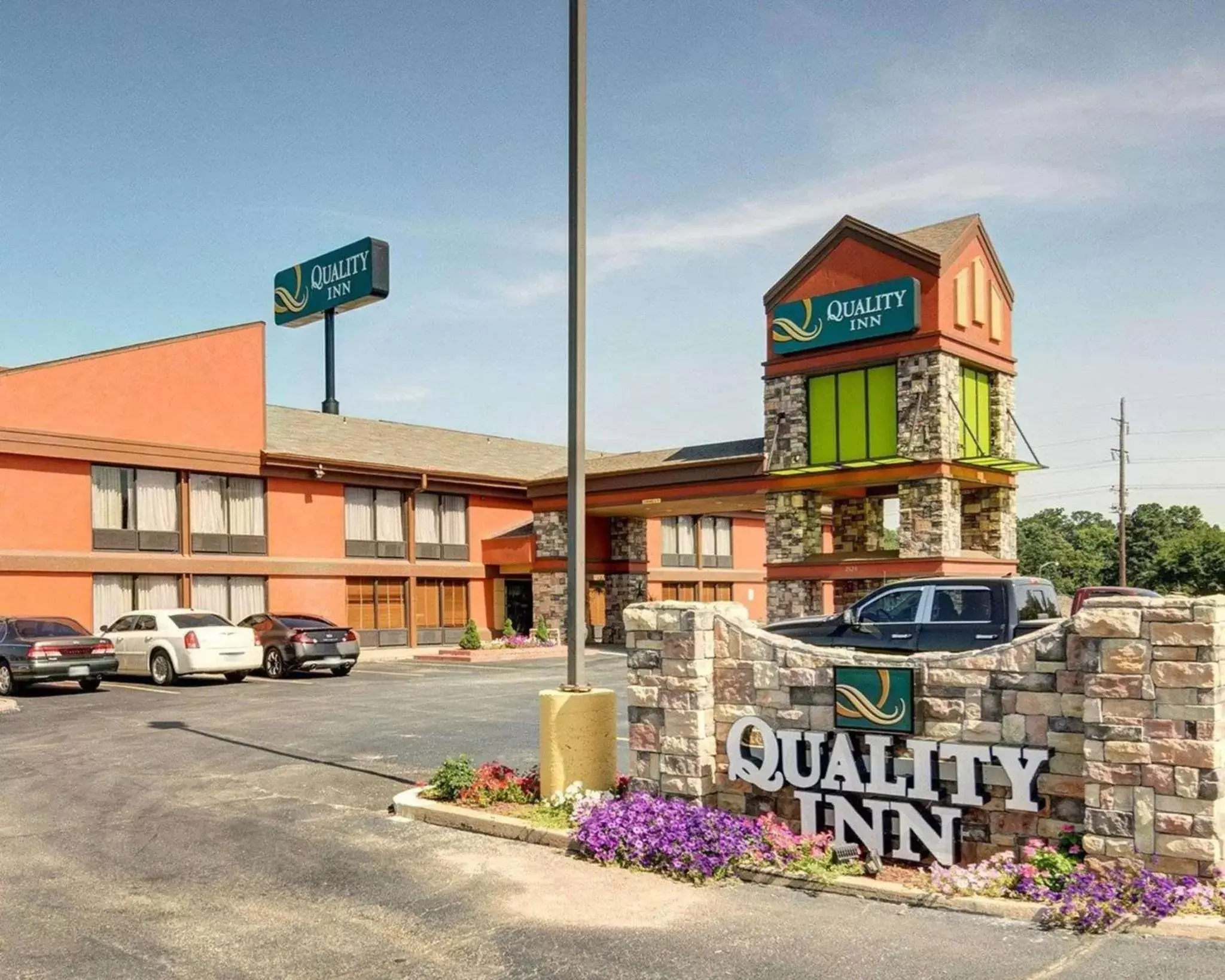 Property building, Property Logo/Sign in Quality Inn Fort Smith I-540