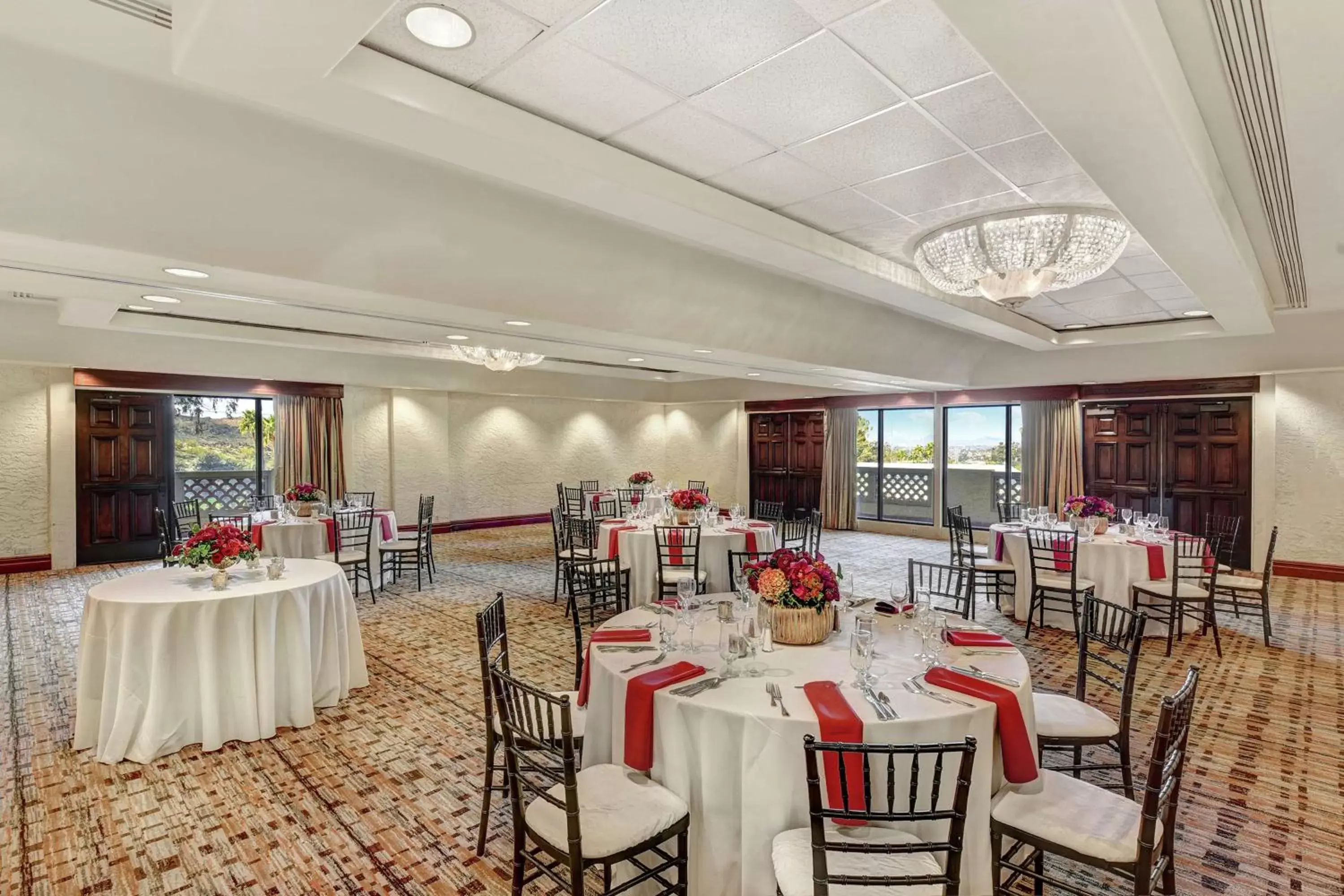 Meeting/conference room, Restaurant/Places to Eat in Hilton Phoenix Tapatio Cliffs Resort