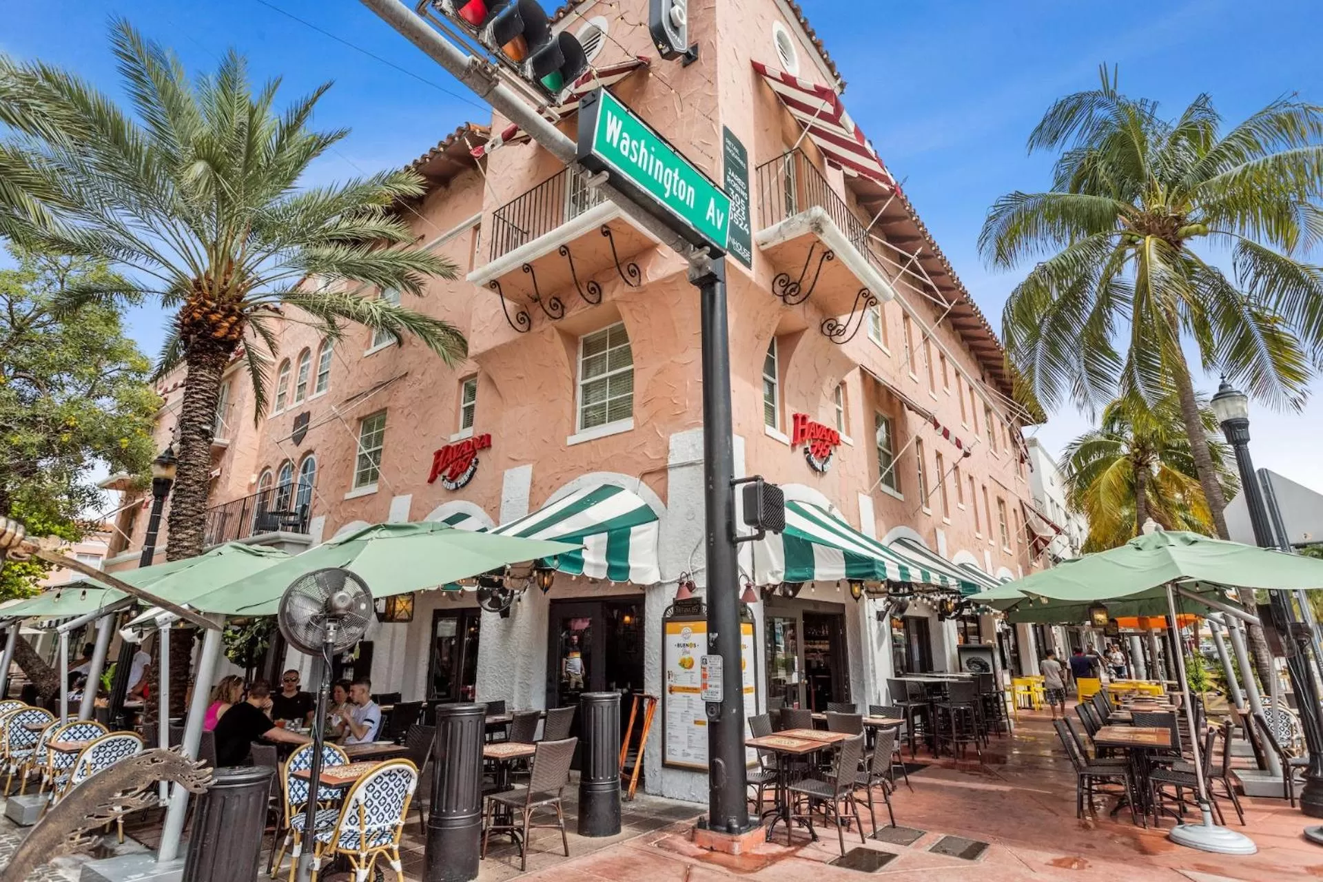 Property building in Kasa El Paseo Miami Beach