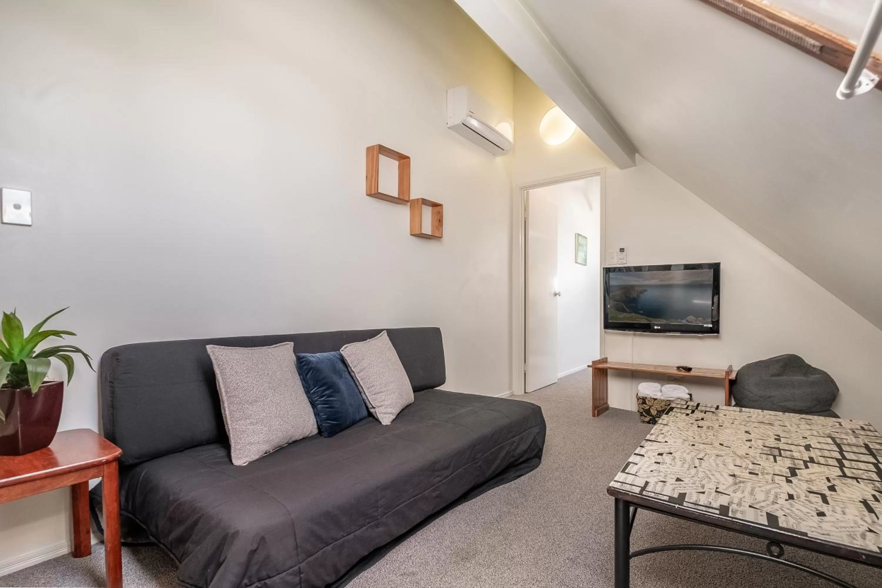 TV and multimedia in Byron Central Apartments
