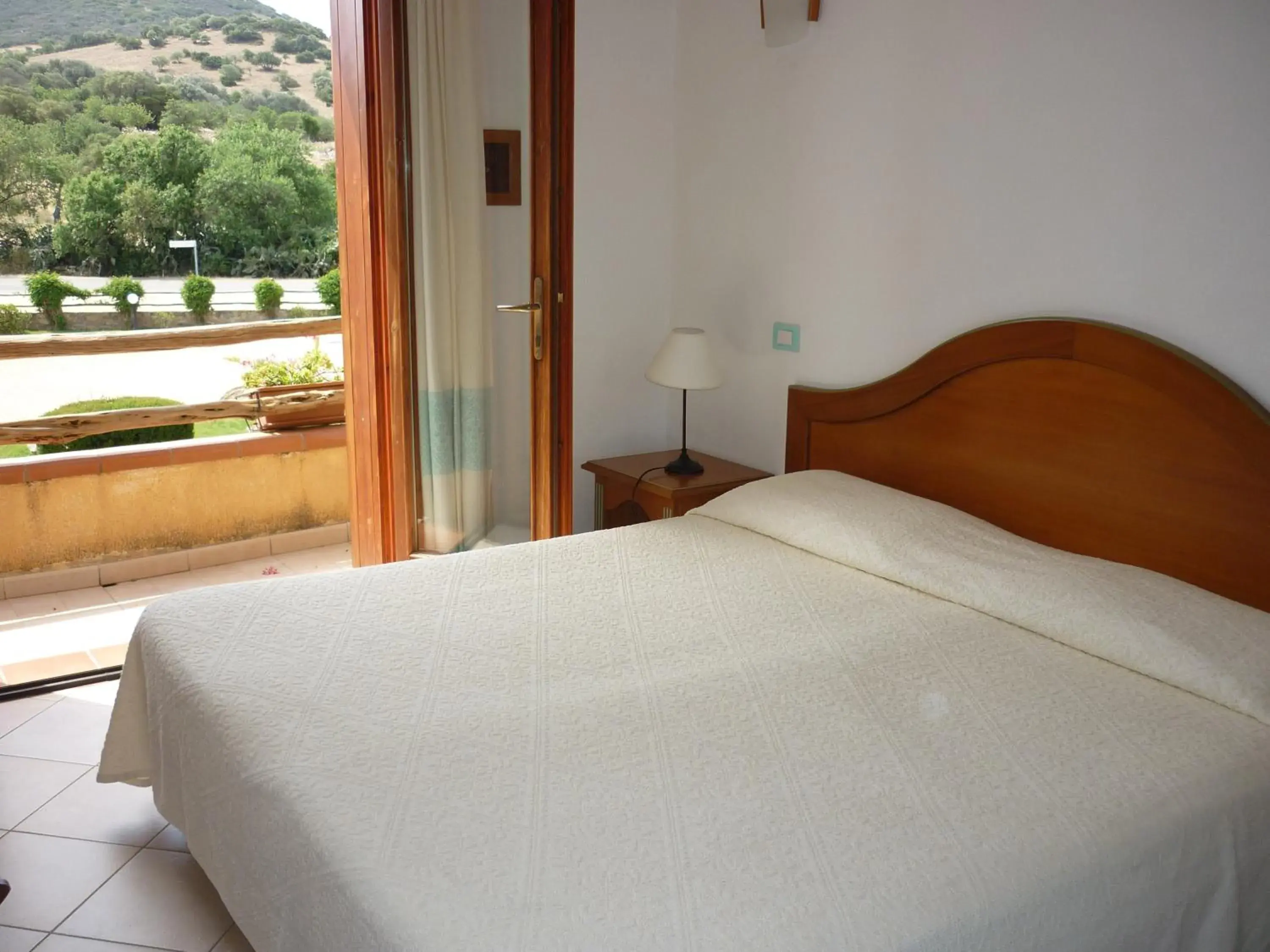 Seating area, Bed in Le Anfore Hotel