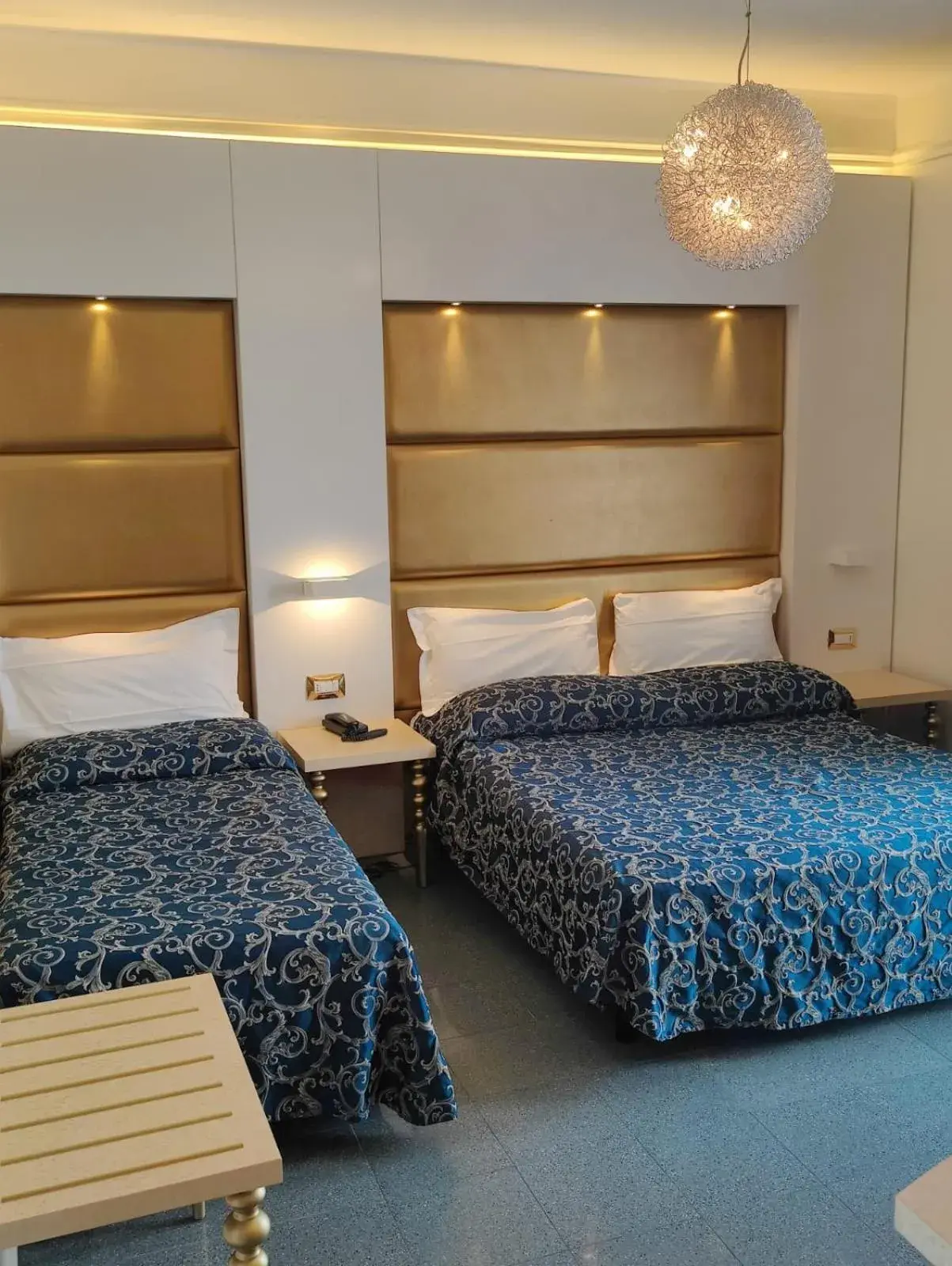 Property building, Bed in Hotel Ambassador